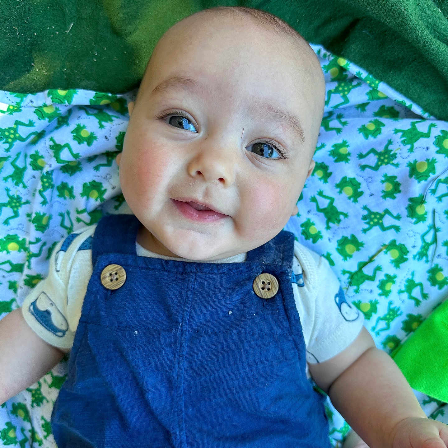 Gabriel is registered to the contest to win money with this photo: baby, clothing, cushion, dress, face, happy, head, homedecor, jeans, laughing, pants, person, photography, portrait, quilt, shirt, shorts, smile, t_shirt, vest