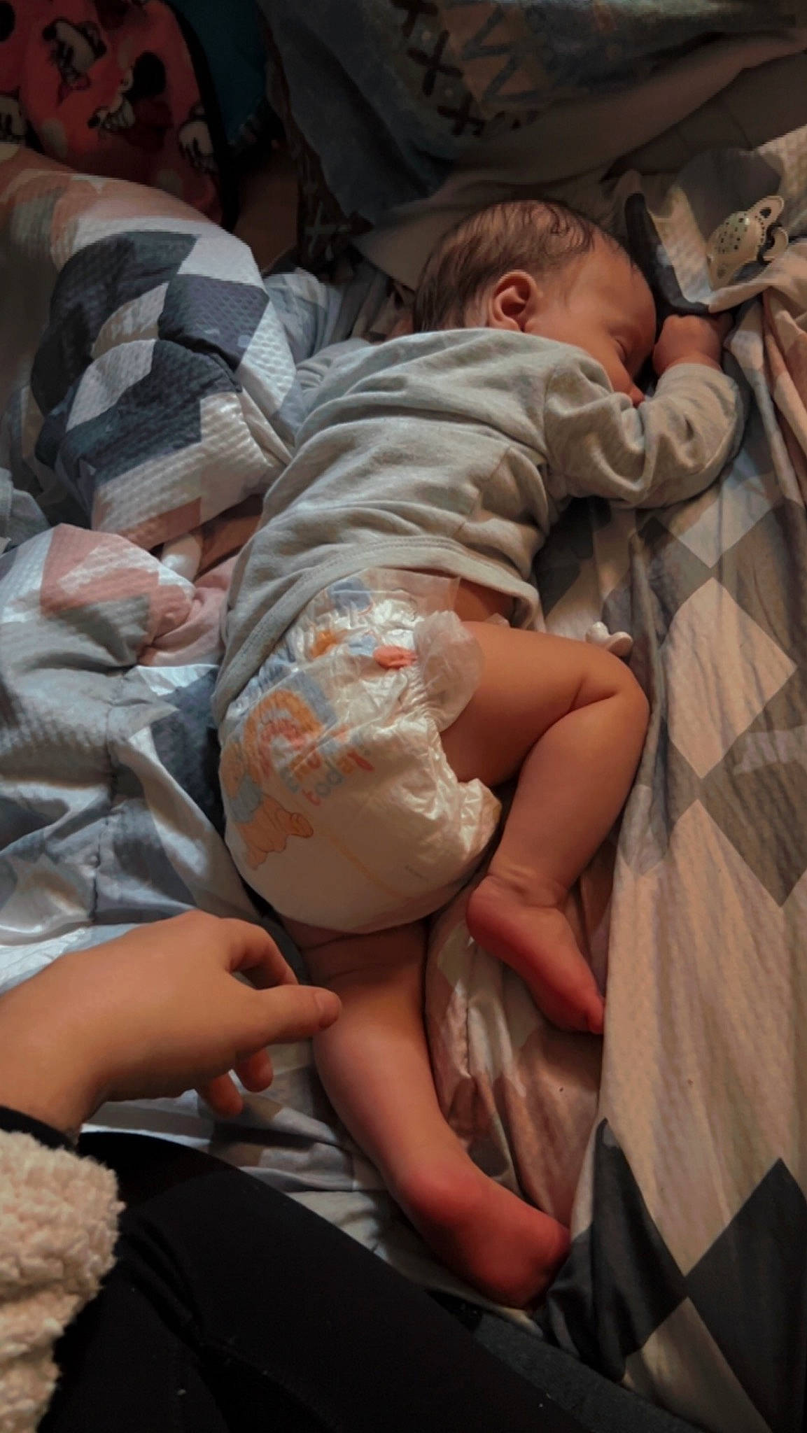 Oliver is registered to the contest to win money with this photo: abdomen, baby, barefoot, chest, child, comfort, elbow, finger, flesh, foot, gesture, human_leg, knee, nail, people, person, sitting, thigh, thumb, toddler