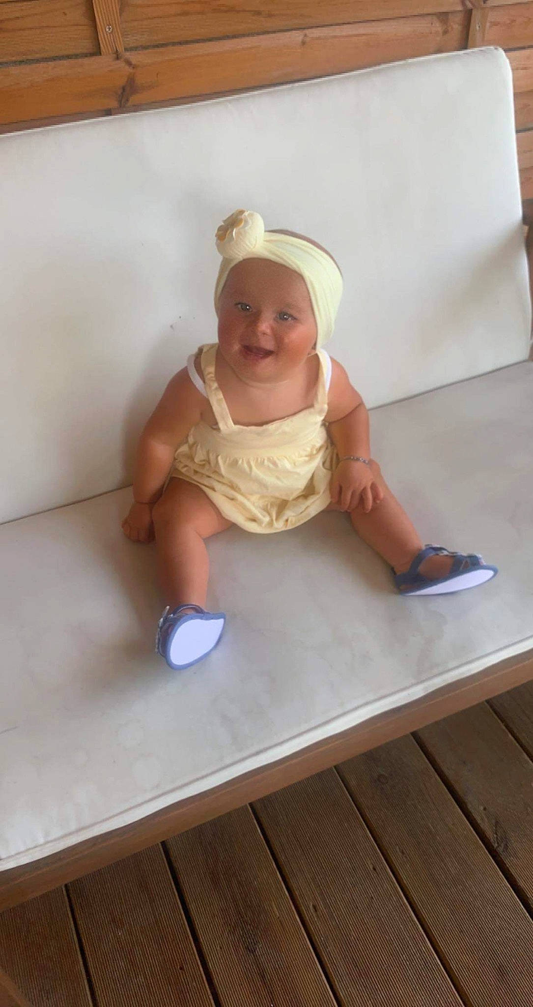 Noelani participe au concours pour gagner de l'argent avec cette photo : baby, baby_toddler_clothing, child, comfort, fashion_accessory, floor, flooring, foot, happy, hardwood, hat, human_leg, knee, person, room, sitting, smile, thigh, thumb, toddler