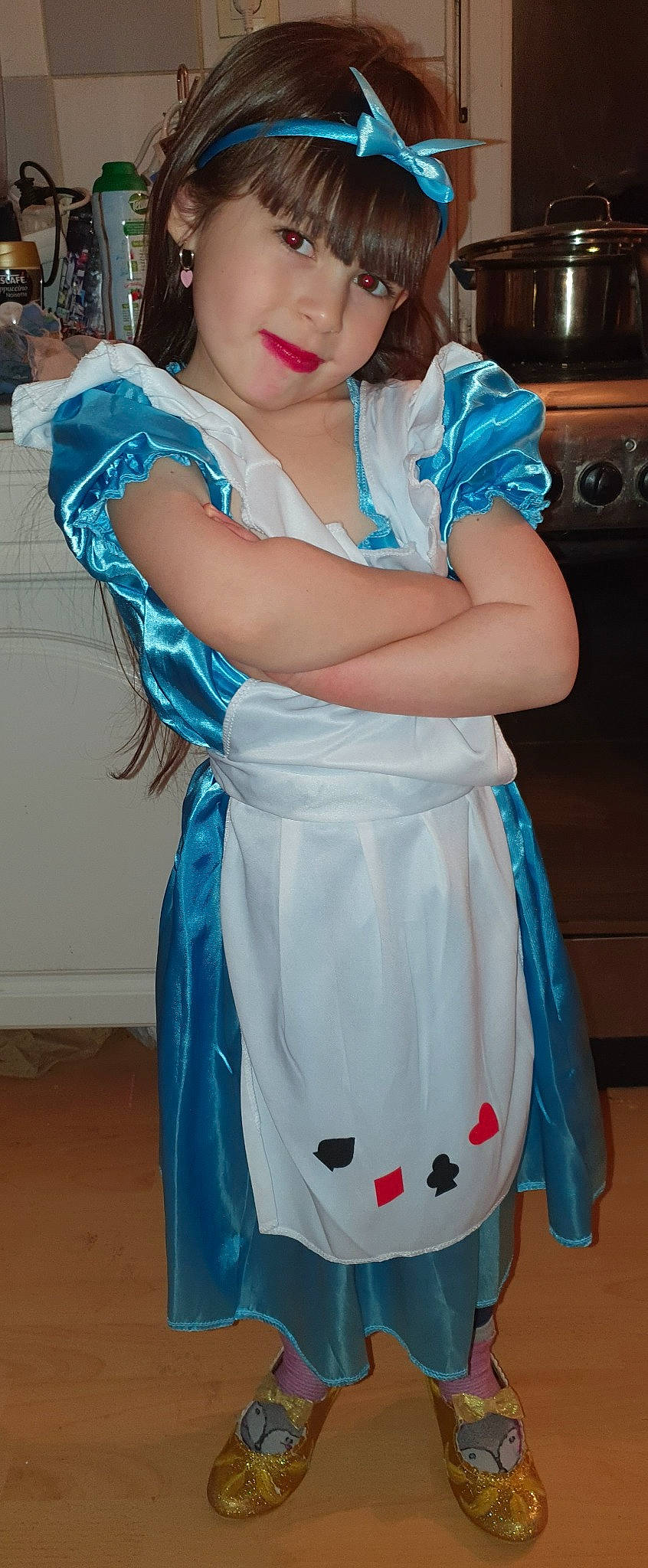 Kimberly a rejoint le concours — aidez-le/la à gagner de superbes lots ! abdomen, arm, azure, blue, costume, dress, elbow, electric_blue, event, fashion_design, gesture, happy, human_leg, joint, person, shoulder, sleeve, toddler, trunk, waist