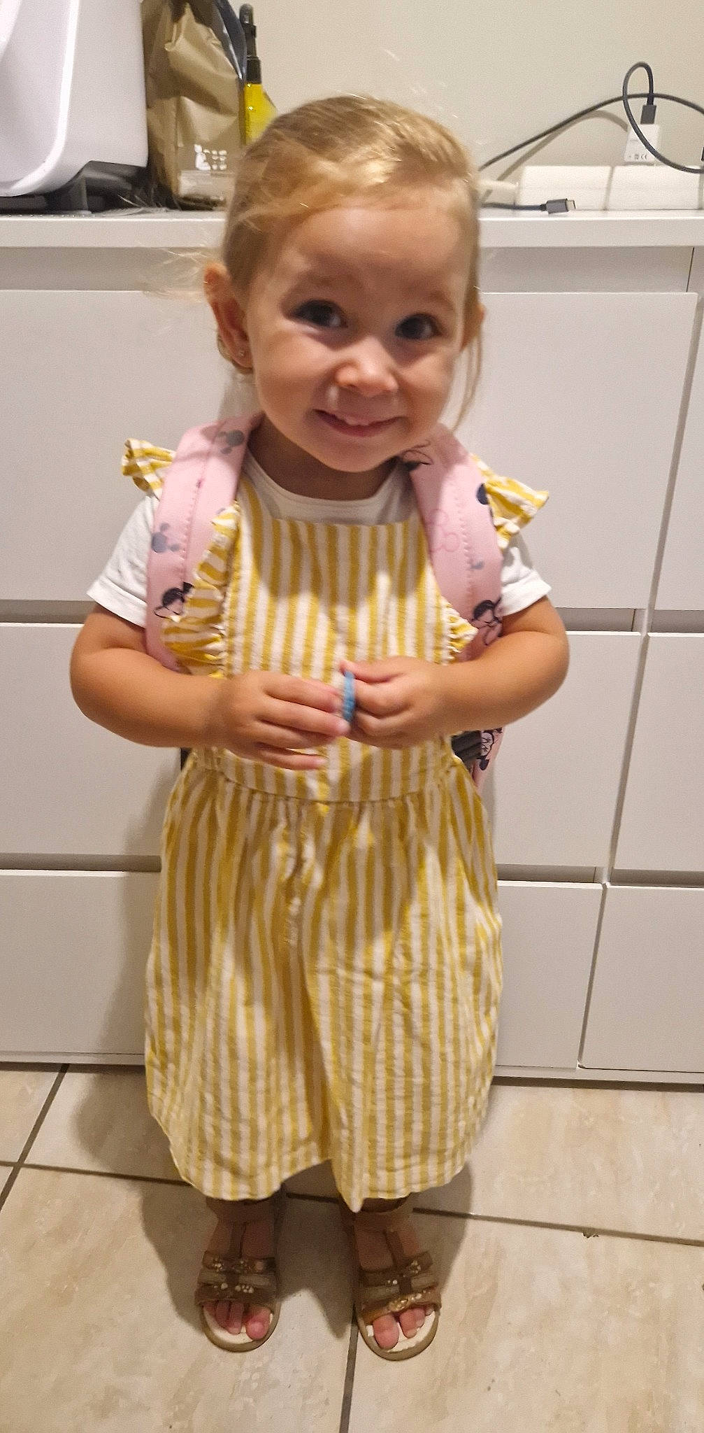 Nélya participe au concours pour gagner de l'argent avec cette photo : child, costume, day_dress, dress, face, fashion_design, flooring, fun, hair, hairstyle, happy, head, human_leg, joint, joy, one_piece_garment, pattern, person, sleeve, smile