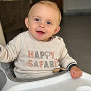 Sandro participe au concours pour gagner de l'argent avec cette photo : toddler, child, high_chair, smiling, sweater, indoor, baby, face, happy, cute, person, clothing, seat, table, portrait, young_child, casual, light, skin, blond_hair