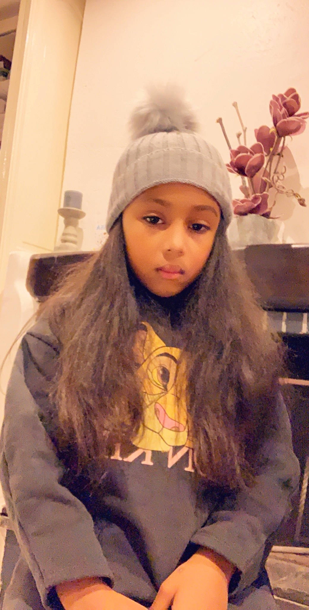 Maissa a rejoint le concours — aidez-le/la à gagner de superbes lots ! beanie, blond, brown_hair, cap, clothing, cool, eyebrow, fashion, fashion_accessory, fashion_design, fun, fur, hairstyle, happy, headwear, knit_cap, lip, outerwear, person, plant