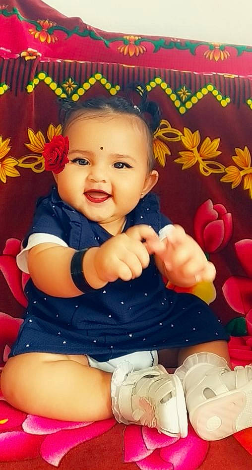 Keïssy a rejoint le concours — aidez-le/la à gagner de superbes lots ! baby, cheek, child, fun, happy, person, photography, photomontage, play, sitting, smile, toddler