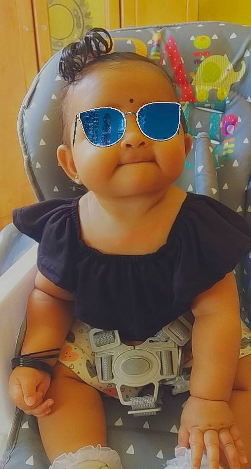 Keïssy a rejoint le concours — aidez-le/la à gagner de superbes lots ! baby, cheek, child, cool, eyewear, forehead, glasses, goggles, head, headgear, lip, nose, person, personal_protective_equipment, photography, selfie, skin, sunglasses, toddler, toy