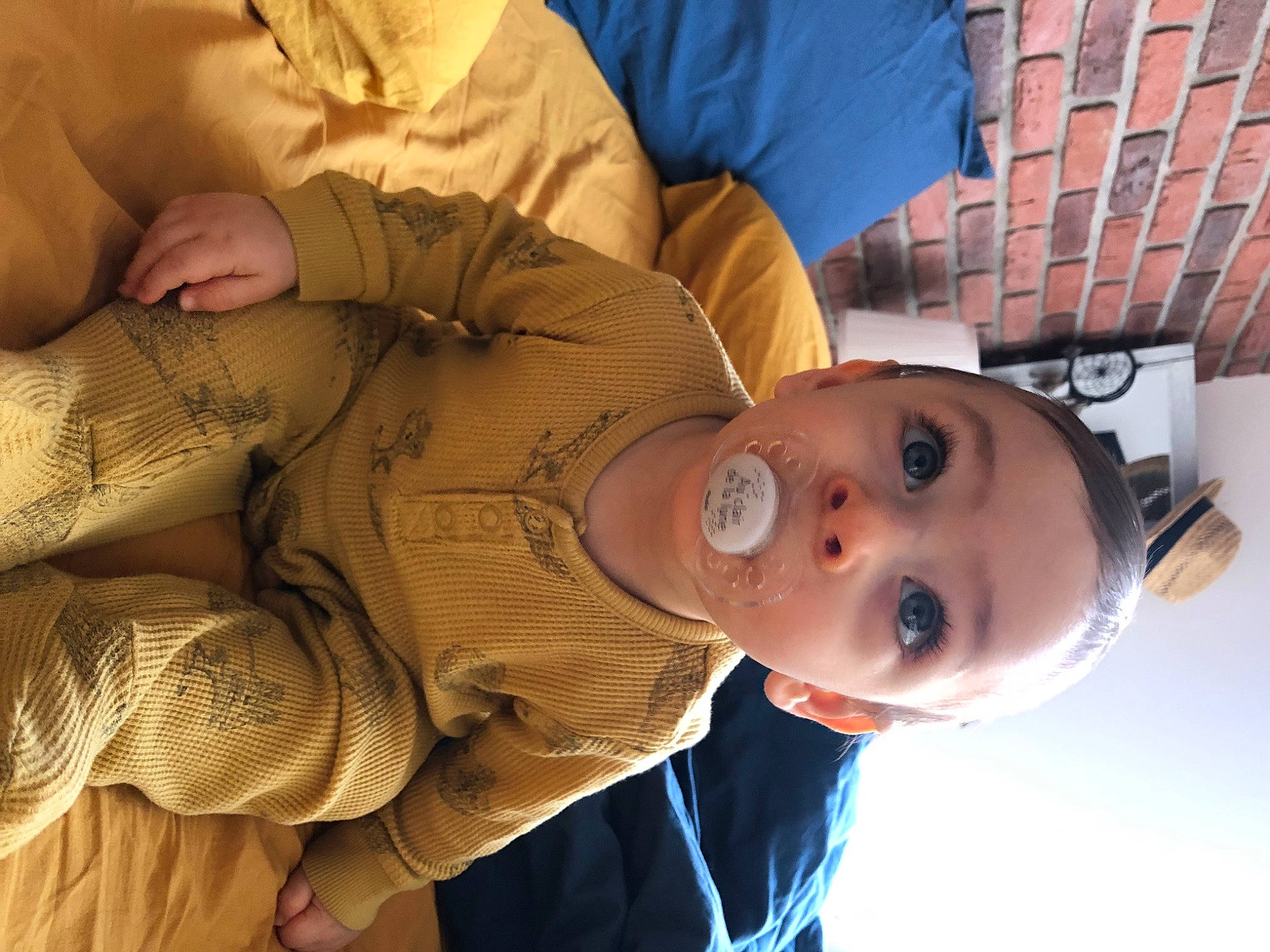 Elon a rejoint le concours — aidez-le/la à gagner de superbes lots ! abdomen, arm, baby, cheek, chest, child, comfort, ear, elbow, fun, hand, happy, human_body, mouth, nose, person, room, sitting, skin, toddler