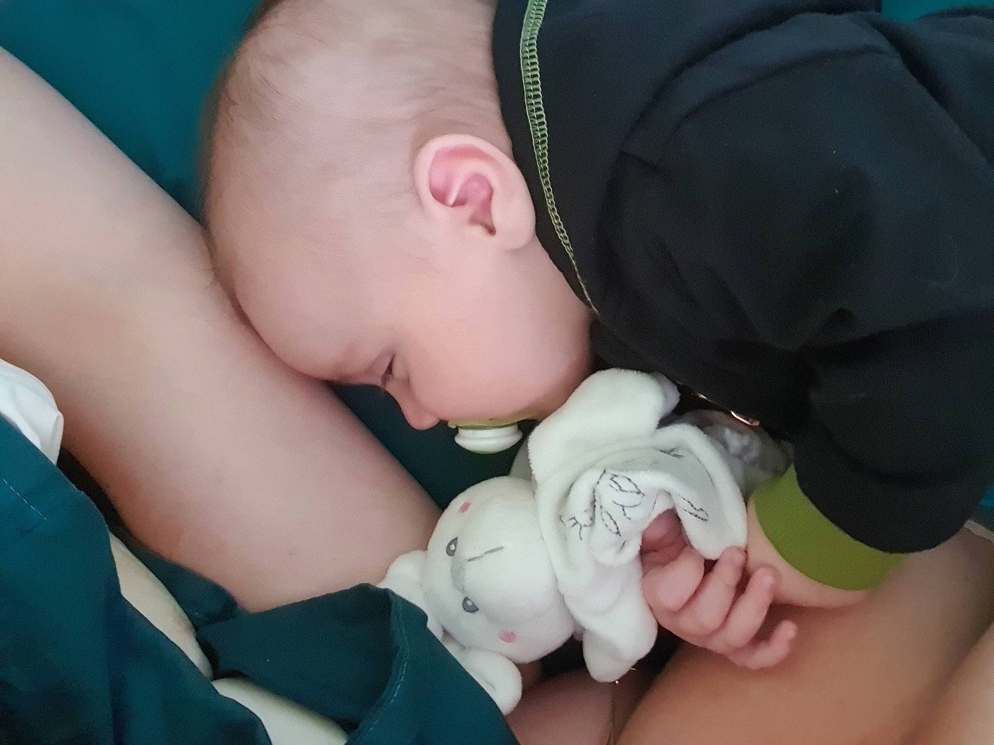 Mallory participe au concours pour gagner de l'argent avec cette photo : baby, birth, child, finger, hand, nap, person, sleep, toddler