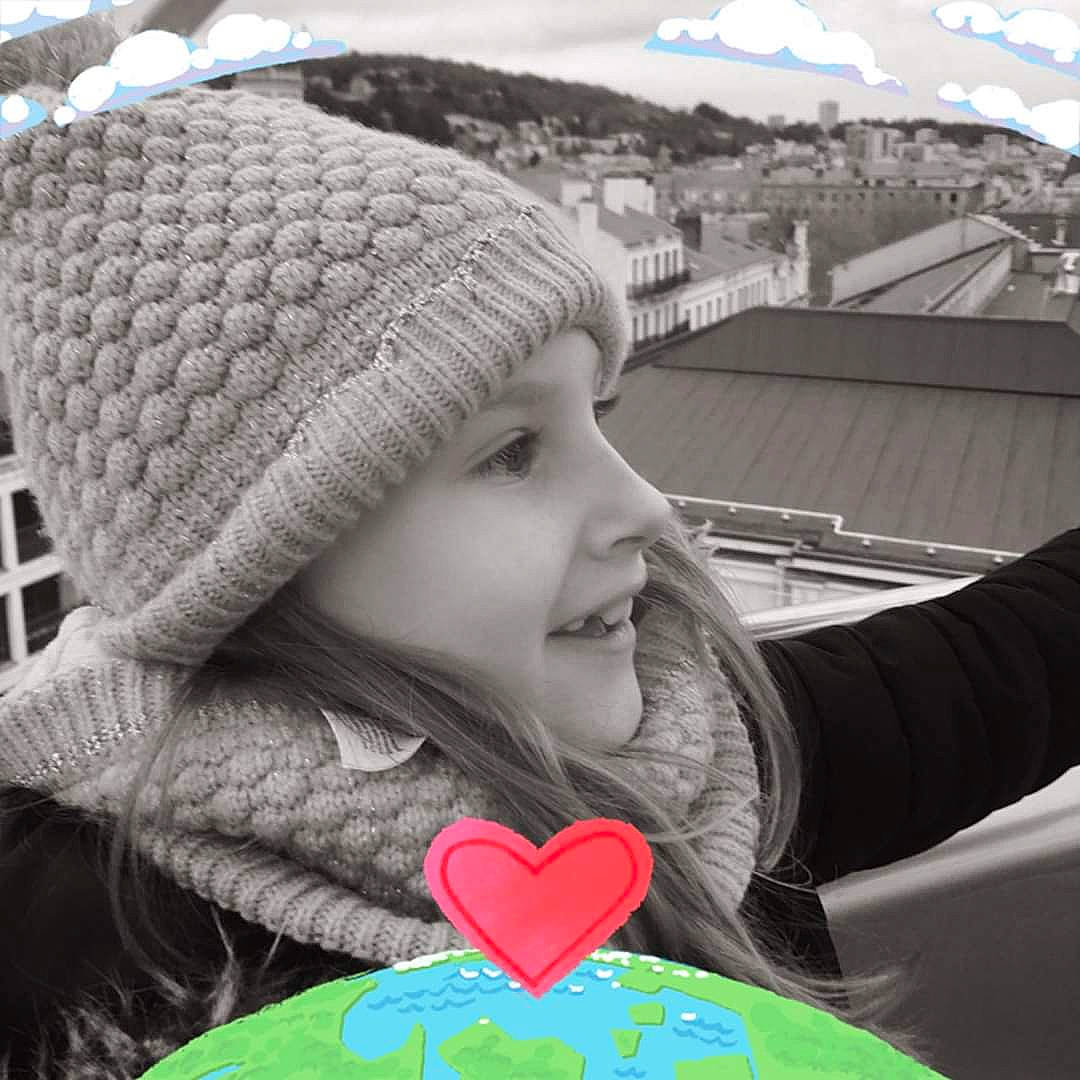 Maëlle a rejoint le concours — aidez-le/la à gagner de superbes lots ! beanie, bonnet, cap, cheek, child, cool, eye, hat, headgear, headwear, joy, knit_cap, knitting, leaf, lip, nose, outerwear, person, photography, skin