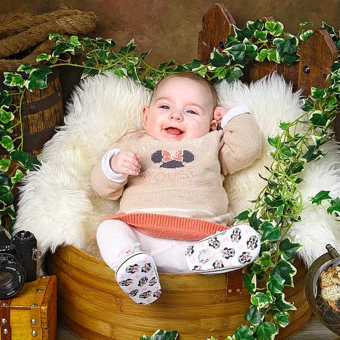 Inaya participe au concours pour gagner de l'argent avec cette photo : baby, basket, clothing, costume, face, furniture, head, jar, leaf, newborn, pants, person, photography, plant, planter, portrait, pottedplant, pottery, sleeping, vase