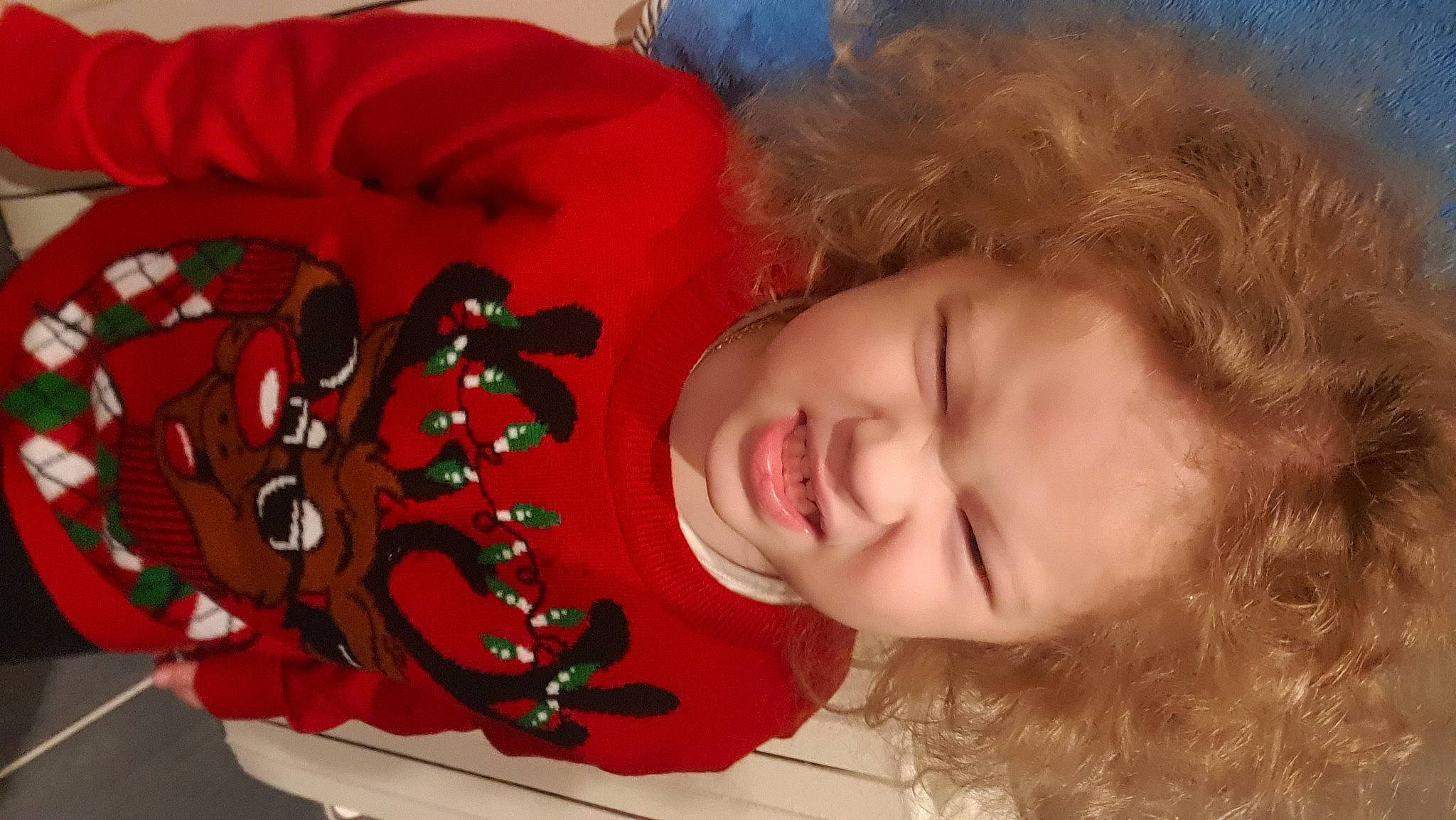 Eleonor a rejoint le concours — aidez-le/la à gagner de superbes lots ! brown_hair, carmine, child, christmas, eyelash, grass, happy, headgear, lip, mouth, neck, nose, orange, pattern, person, plant, sleeve, smile, textile, toddler