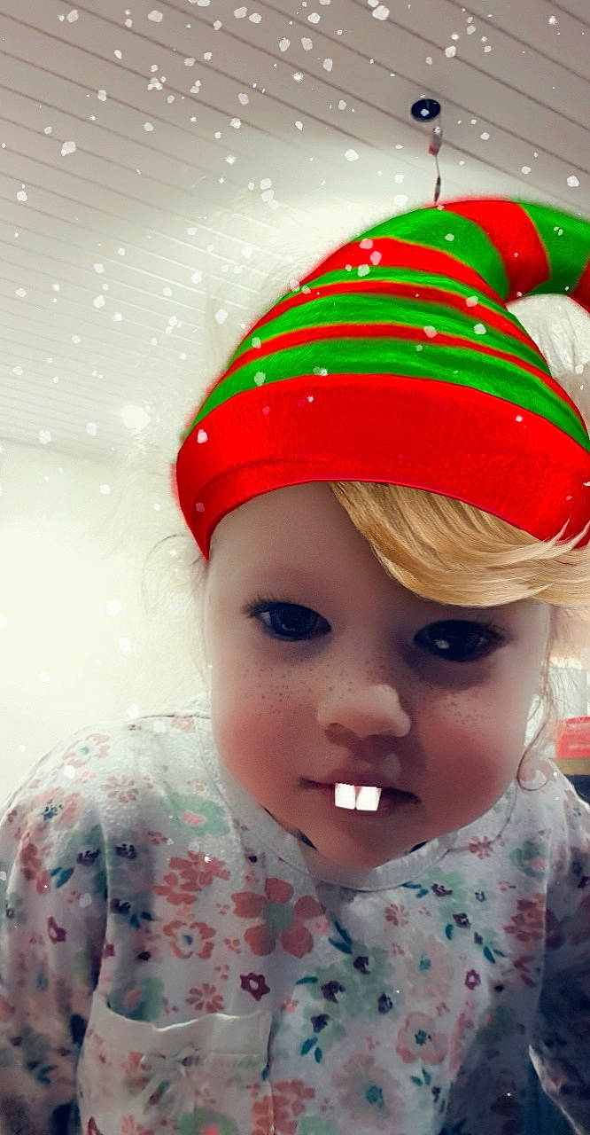 Eléonor a rejoint le concours — aidez-le/la à gagner de superbes lots ! beauty, cap, child, chin, clothing, costume_hat, eye, face, hat, head, headgear, headwear, helmet, knit_cap, lip, outerwear, pattern, person, sleeve, toddler