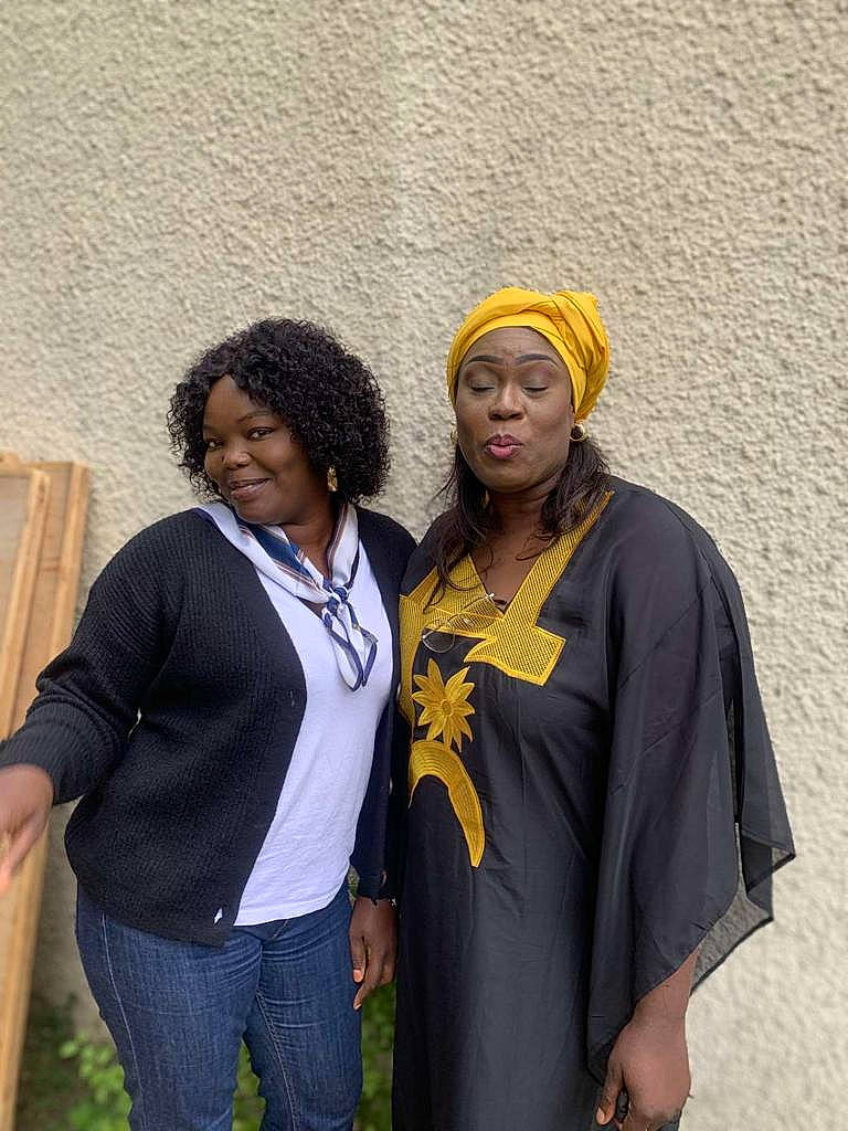 Lysea-jann participe au concours pour gagner de l'argent avec cette photo : clothing, electric_blue, event, fashion_accessory, fashion_design, fun, grey, headwear, jewellery, joy, person, room, shawl, sleeve, smile, street_fashion, t_shirt, team, top, visual_arts