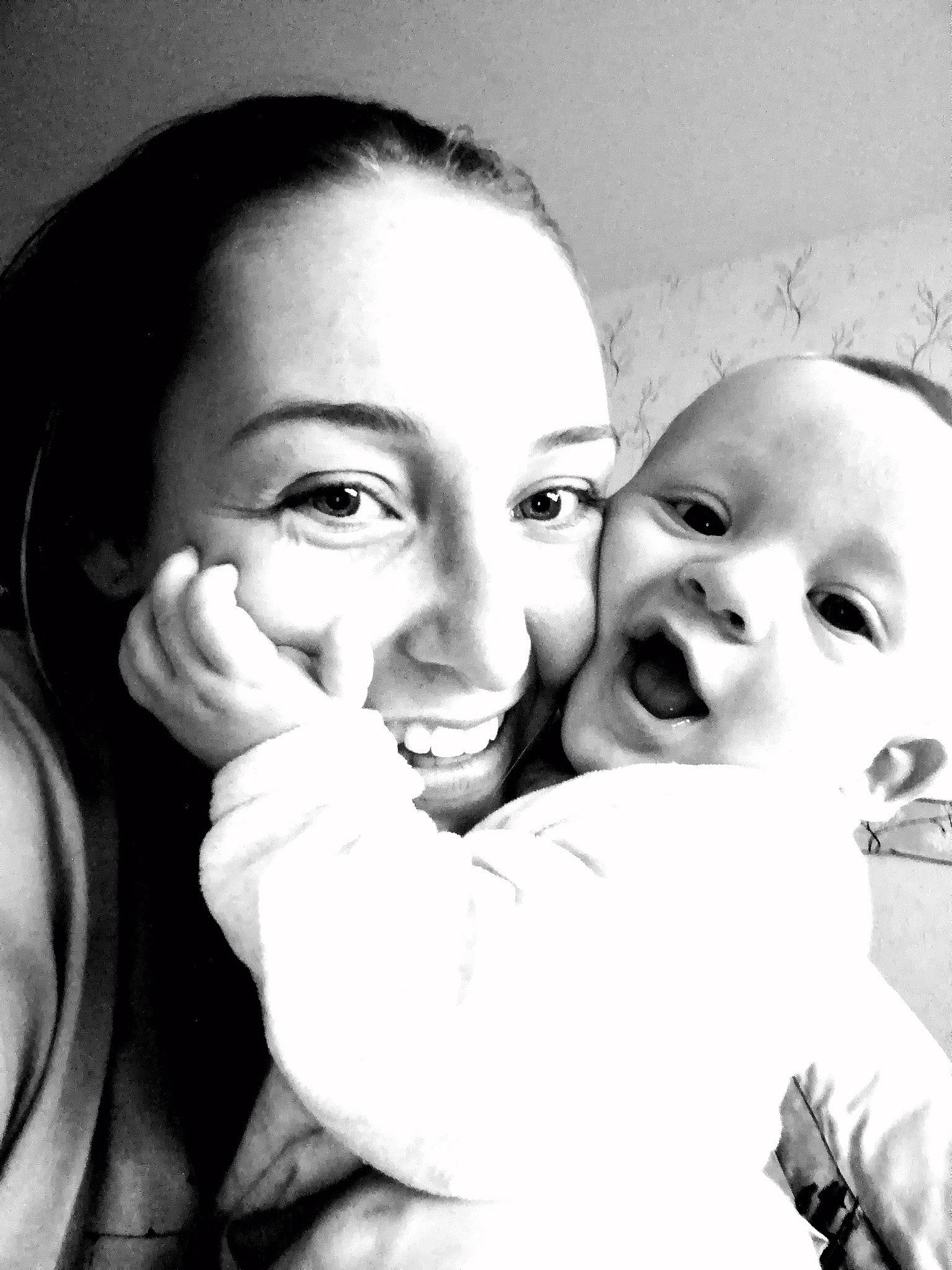 Ethan participe au concours pour gagner de l'argent avec cette photo : black_and_white, cheek, child, face, facial_expression, forehead, fun, happy, interaction, lip, monochrome, monochrome_photography, mouth, nose, people, person, photograph, photography, smile, snapshot