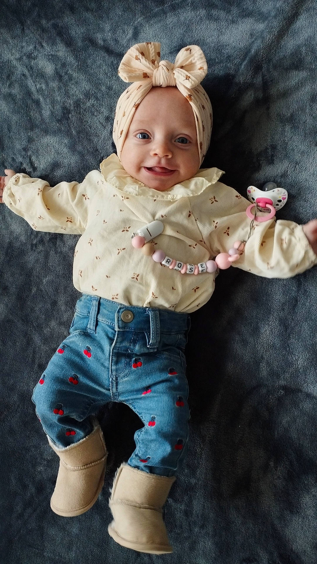 Rose participe au concours pour gagner de l'argent avec cette photo : baby, baby_toddler_clothing, cheek, child, costume_hat, eye, face, happy, head, headband, headpiece, human_body, iris, jewellery, joy, pattern, person, pink, skin, sleeve