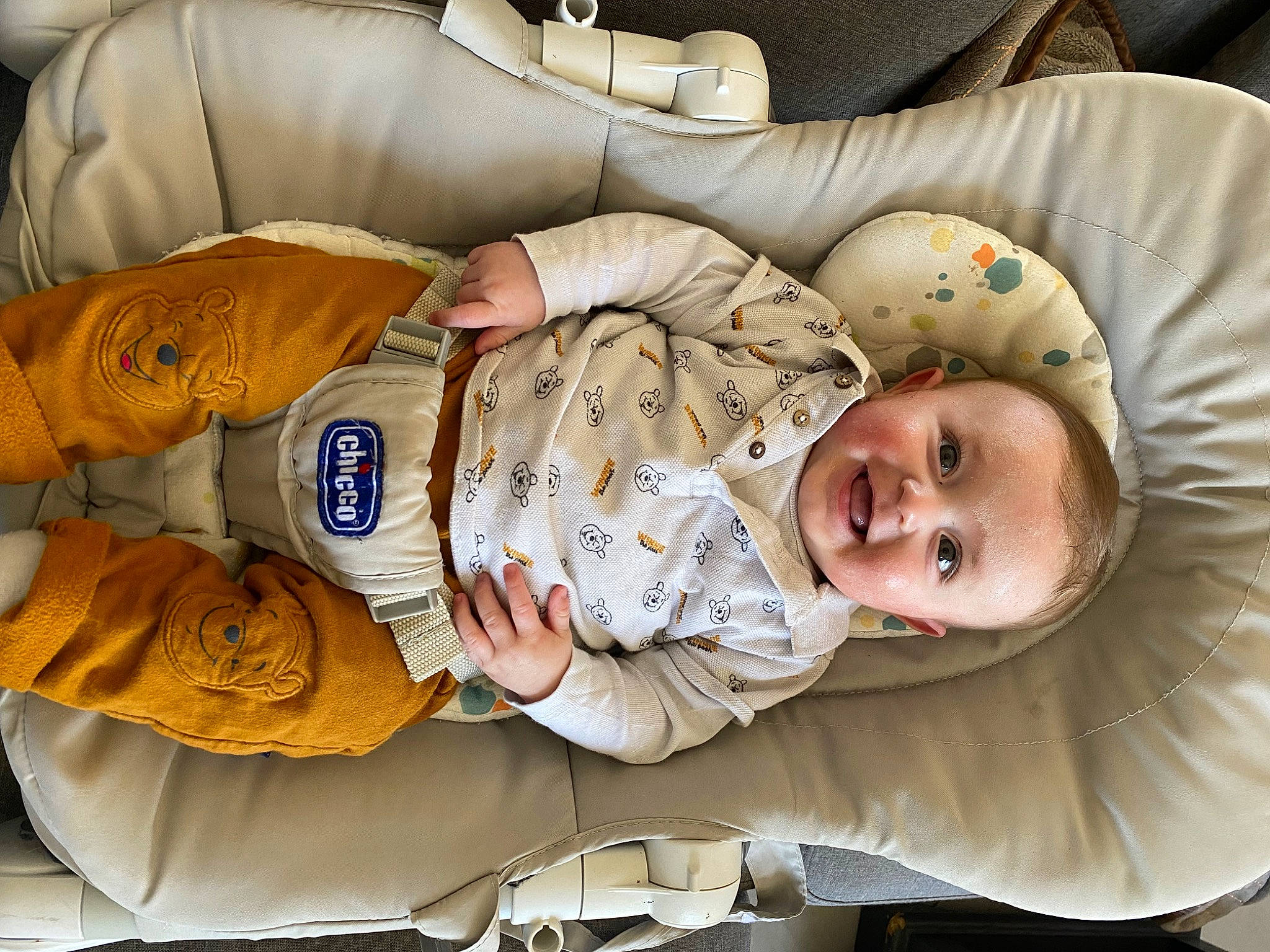 Gabin participe au concours pour gagner de l'argent avec cette photo : baby, baby_products, baby_safety, baby_sleeping, baby_toddler_clothing, bedtime, child, comfort, joy, linens, nap, person, room, sitting, sleep, sleeve, smile, toddler