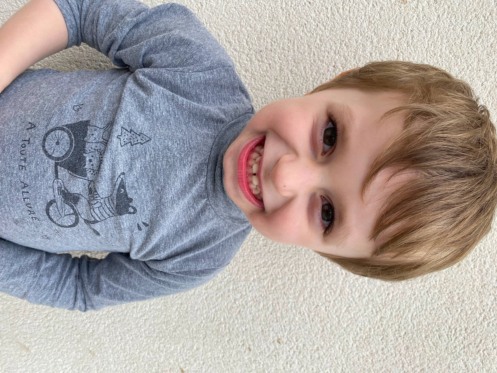 Ruben a rejoint le concours — aidez-le/la à gagner de superbes lots ! cheek, child, comfort, eye, face, facial_expression, flash_photography, grey, head, headgear, human_body, joy, lip, mouth, nose, person, product, skin, sleeve, smile