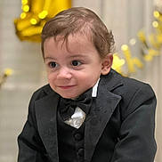 Baraâ a rejoint le concours — aidez-le/la à gagner de superbes lots ! bow_tie, boy, celebration, child, curly_hair, cute, event, expression, face, fashion, festive, formal_wear, indoor, party, person, portrait, smile, toddler, tuxedo, young_child