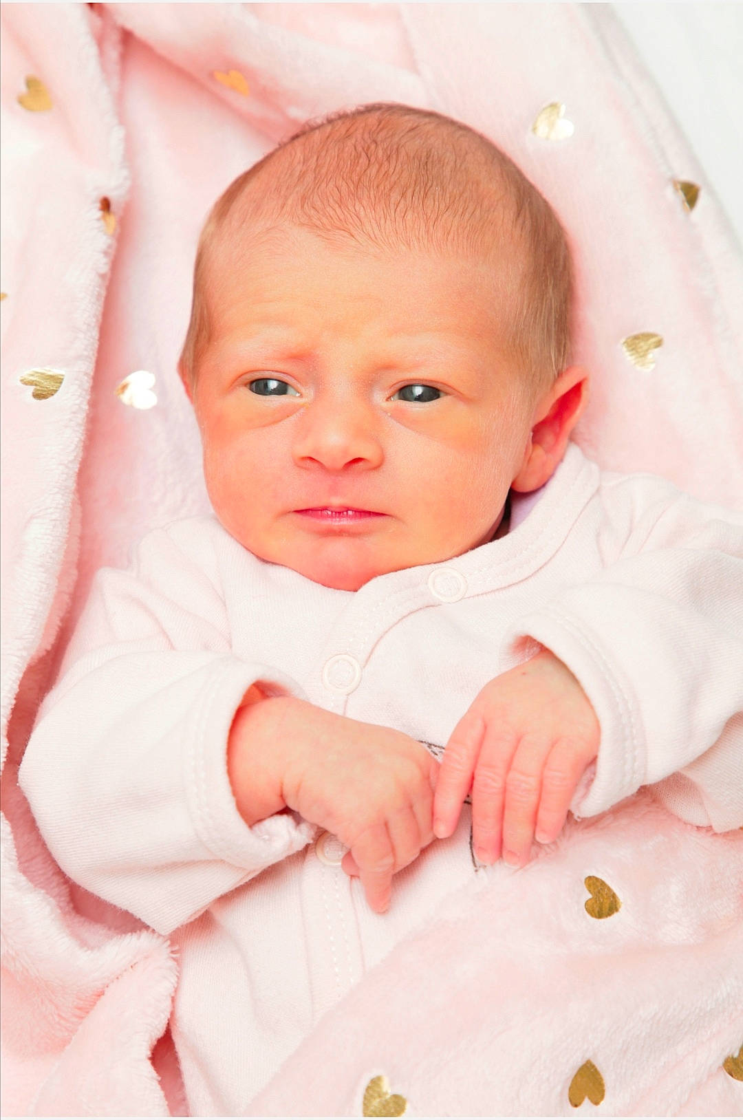 Inaya participe au concours pour gagner de l'argent avec cette photo : baby, baby_products, baby_sleeping, baby_toddler_clothing, bedding, cheek, child, comfort, eye, happy, iris, linens, lip, nose, peach, person, pink, skin, sleeve, toddler