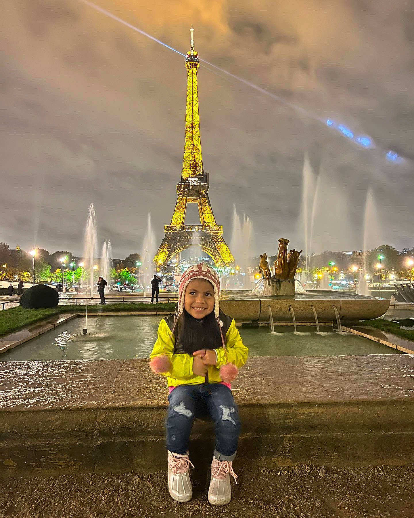 Kendra is registered to the contest to win money with this photo: beauty, city, cloud, darkness, evening, flash_photography, fun, happy, headwear, joy, leisure, monument, night, person, sky, smile, stock_photography, symmetry, toddler, tourism