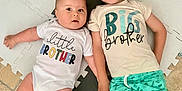 Lorenz participe au concours pour gagner de l'argent avec cette photo : baby, barefoot, brother, casual_clothing, child, cute, family, floor, foam_mat, happy, indoor, laying_down, onesie, playmat, portrait, siblings, smiling, tshirt, two_children, young_kids