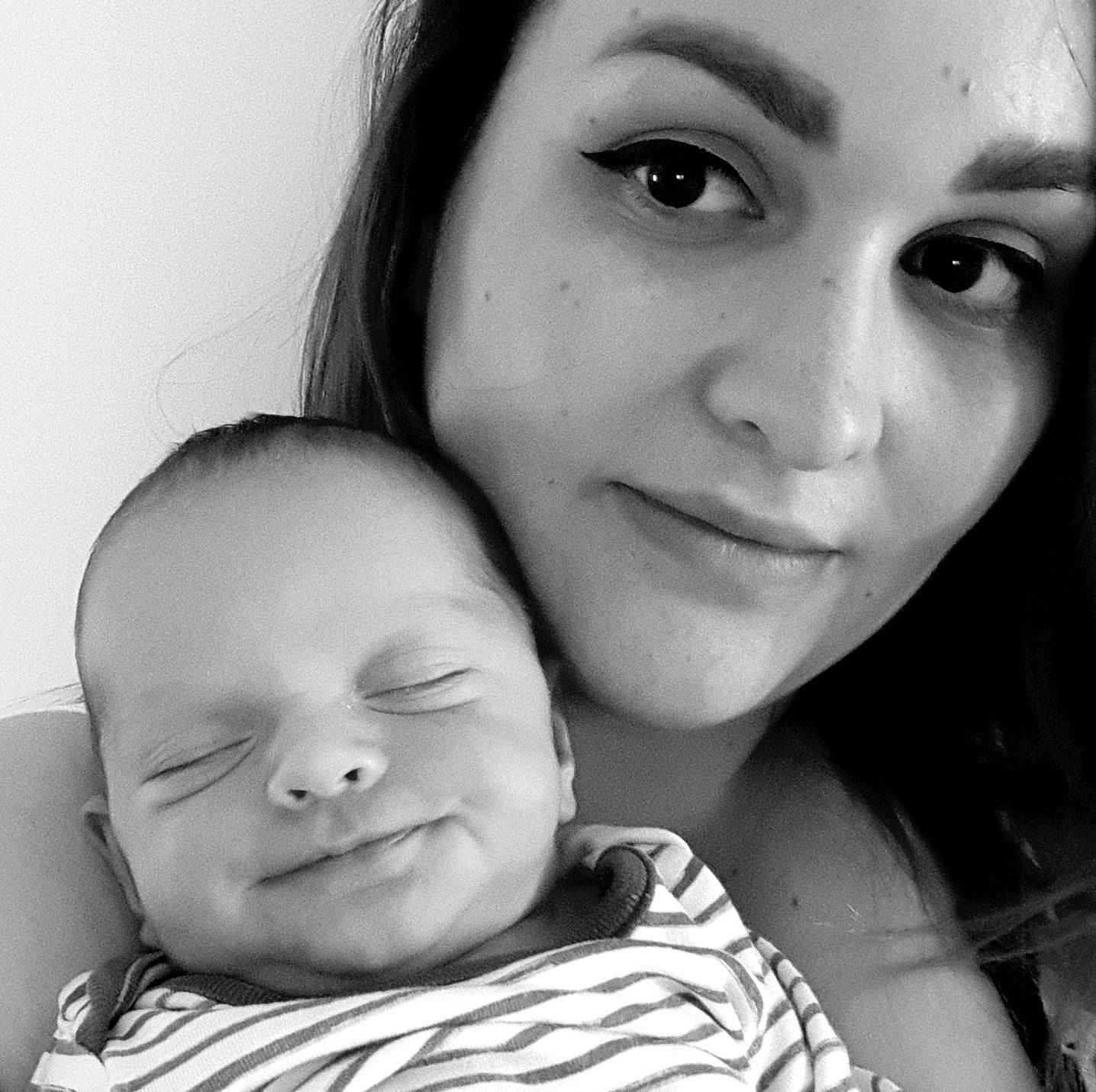Ardian a rejoint le concours — aidez-le/la à gagner de superbes lots ! baby, beauty, black_and_white, cheek, child, eye, face, happy, head, human, joy, lip, love, monochrome, mother, nose, people, person, photograph, selfie