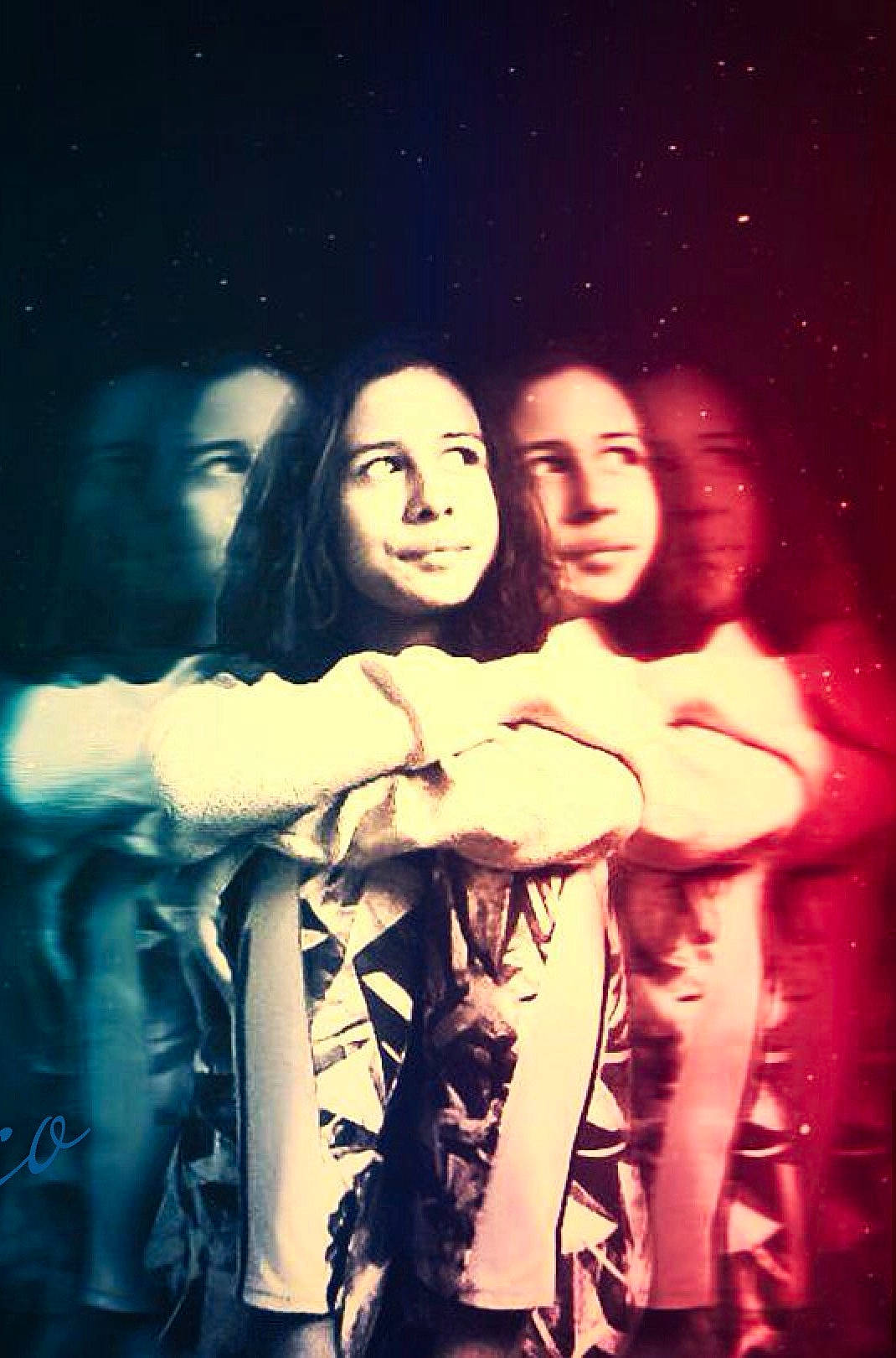 Sarah participe au concours pour gagner de l'argent avec cette photo : darkness, emotion, fun, girl, human, human_body, performance, performing_arts, person, scene, smile, space