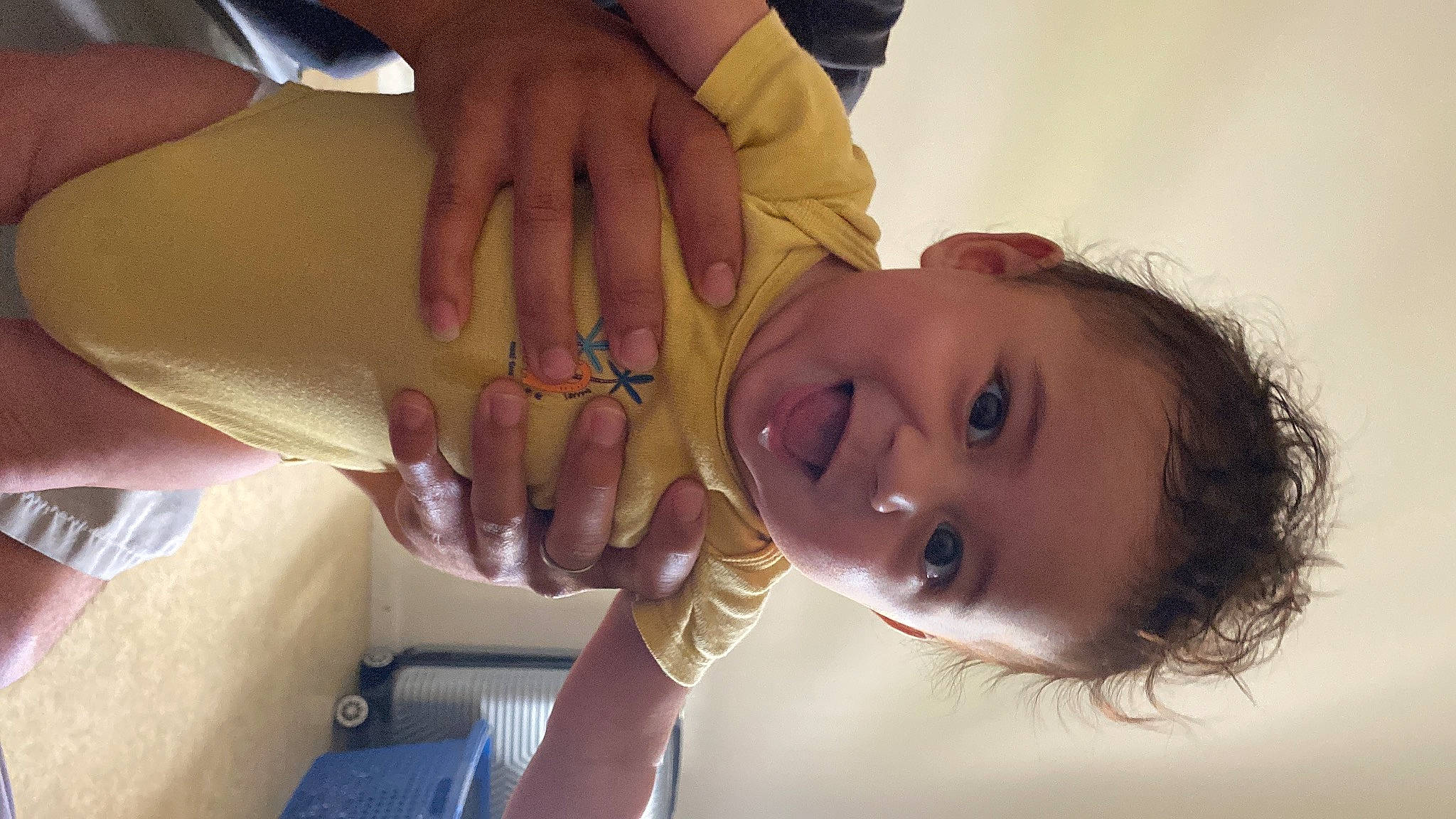 Sëita a rejoint le concours — aidez-le/la à gagner de superbes lots ! ear, eyebrow, eyelash, finger, fun, gesture, hair, hand, happy, jaw, joint, mammal, mouth, nail, neck, nose, person, shoulder, skin, thumb