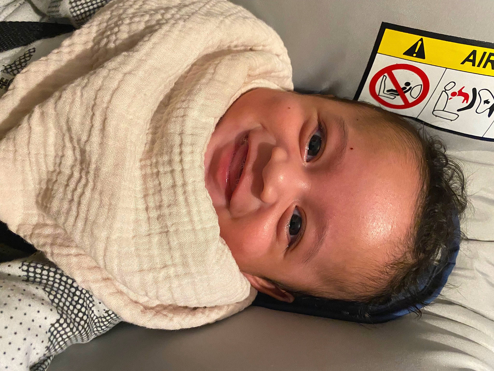 Sëita participe au concours pour gagner de l'argent avec cette photo : baby, cheek, child, chin, comfort, eye, eyebrow, eyelash, face, facial_expression, happy, hat, head, headgear, joy, lip, nose, person, skin, smile