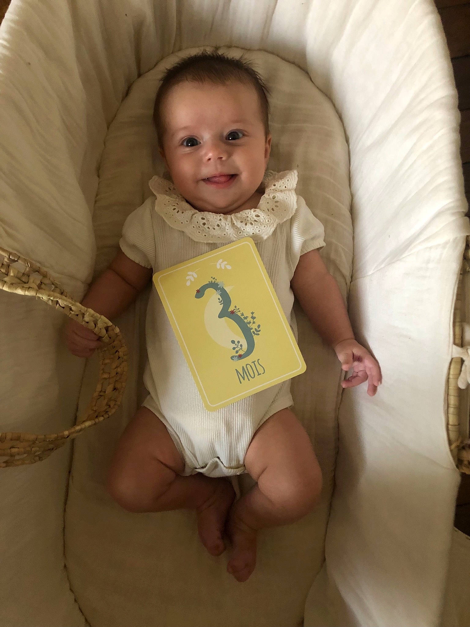 Billie a rejoint le concours — aidez-le/la à gagner de superbes lots ! arm, baby, baby_carriage, baby_toddler_clothing, cheek, chin, comfort, eye, finger, hand, happy, head, human_body, joy, knee, mouth, person, skin, smile, thigh