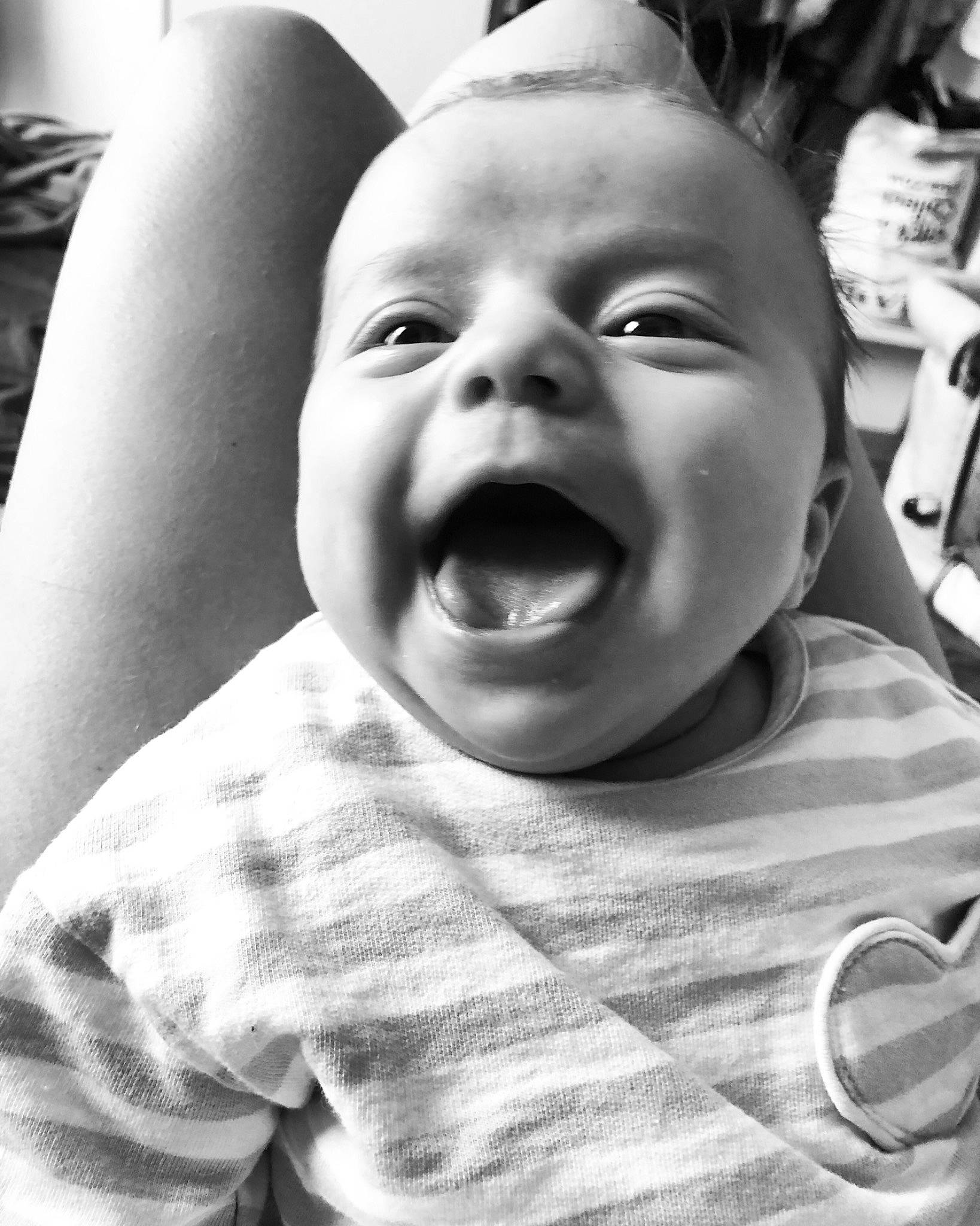 Billie participe au concours pour gagner de l'argent avec cette photo : baby, black, cheek, chin, eye, facial_expression, gesture, happy, head, human_body, jaw, lip, mouth, nose, organ, person, photograph, smile, standing, tooth