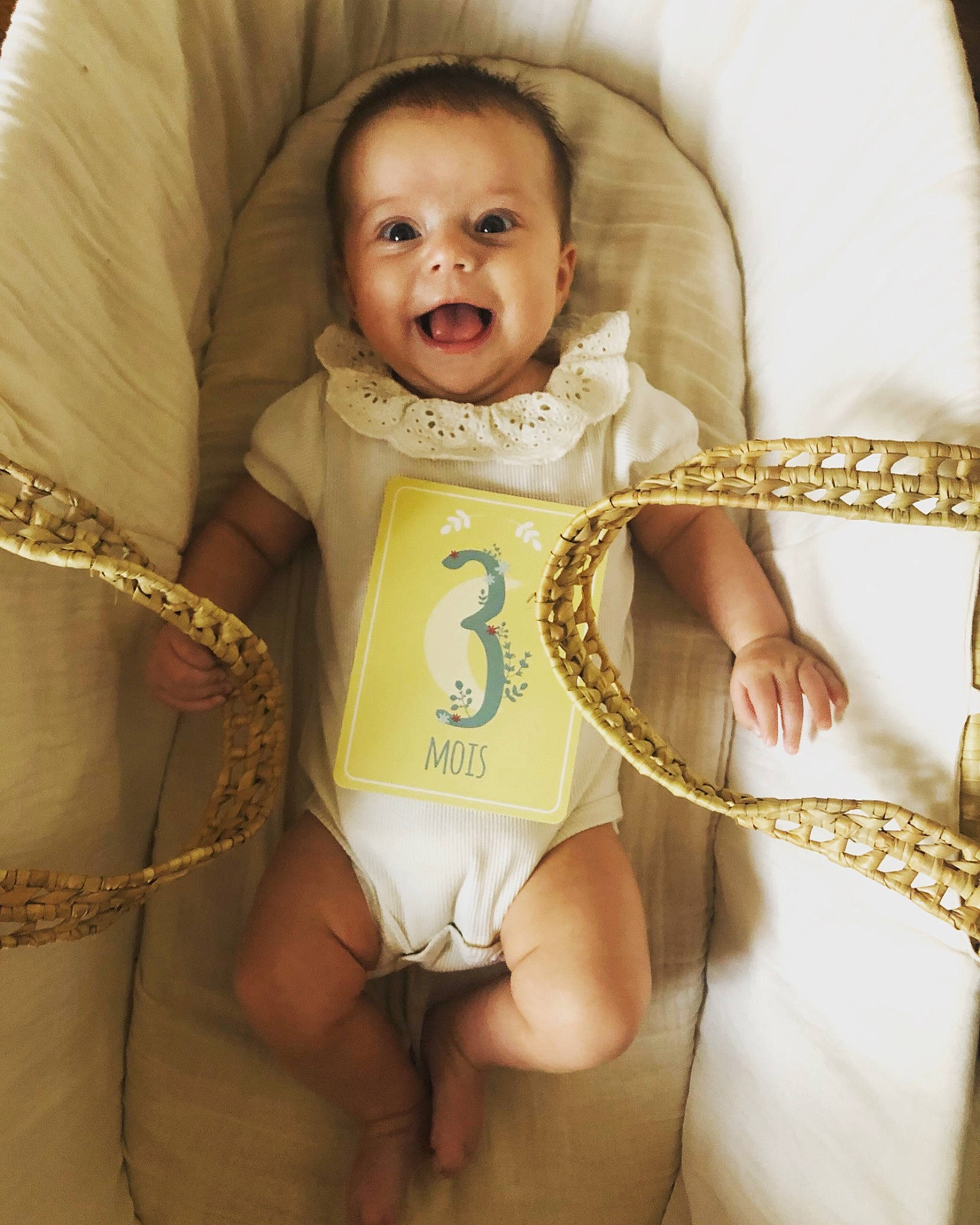 Billie a rejoint le concours — aidez-le/la à gagner de superbes lots ! abdomen, baby, baby_toddler_clothing, child, comfort, couch, eye, face, finger, happy, knee, linens, mammal, person, skin, sleeve, smile, textile, thigh, toddler