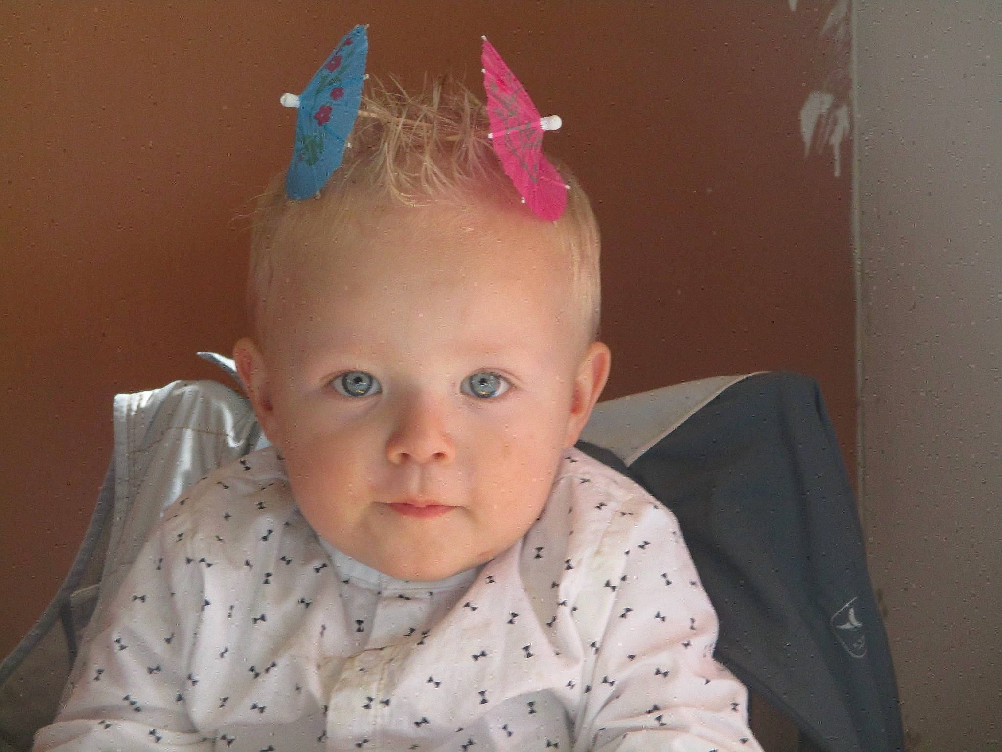 Mathias a rejoint le concours — aidez-le/la à gagner de superbes lots ! baby, cheek, child, ear, eye, eyebrow, eyelash, face, forehead, hair, hair_accessory, hairstyle, head, iris, lip, nose, person, pink, skin, smile