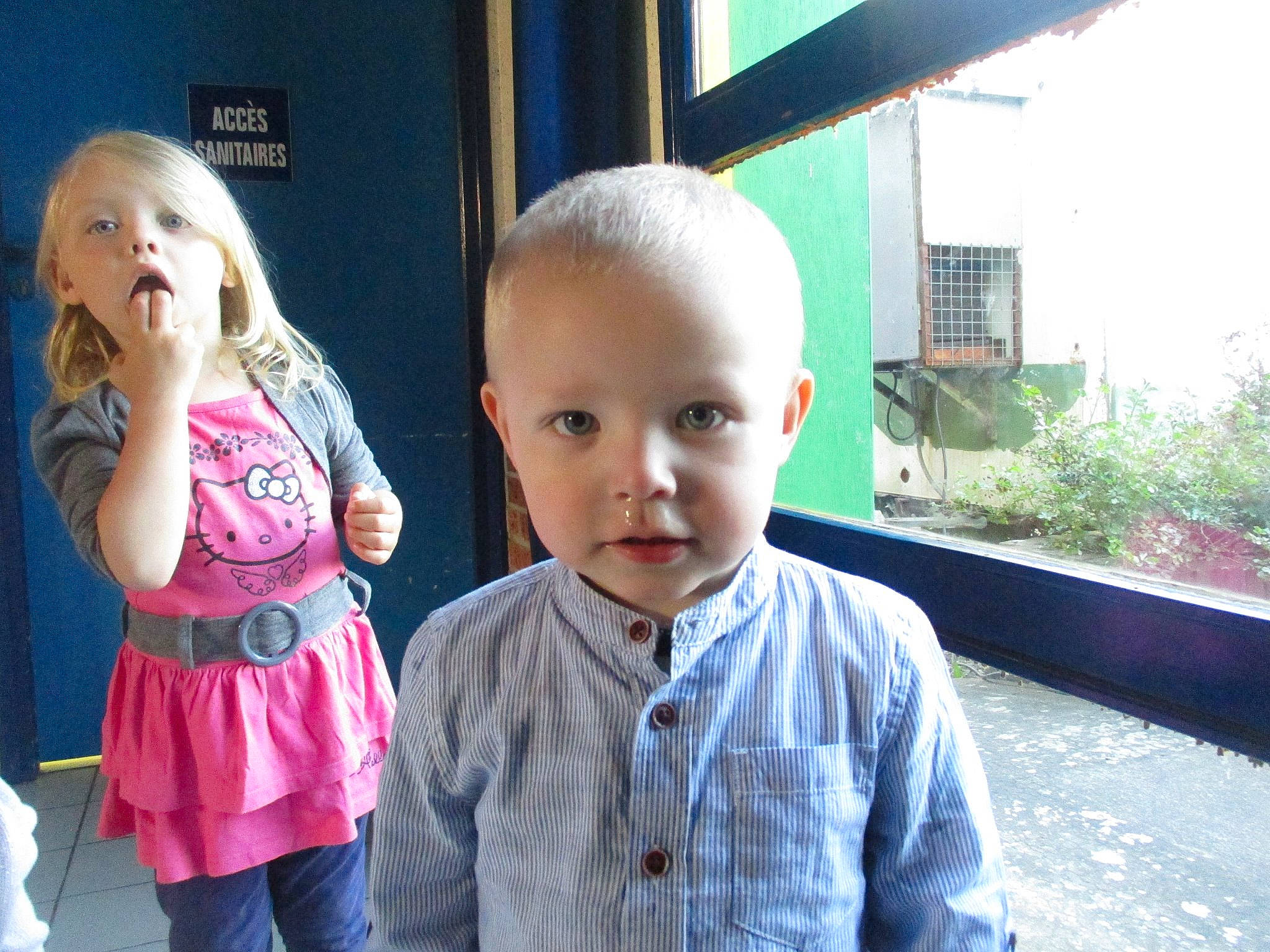 Mathias participe au concours pour gagner de l'argent avec cette photo : blond, child, daughter, eye, face, family, fun, happy, head, leisure, nose, people, person, pink, skin, smile, toddler, vacation