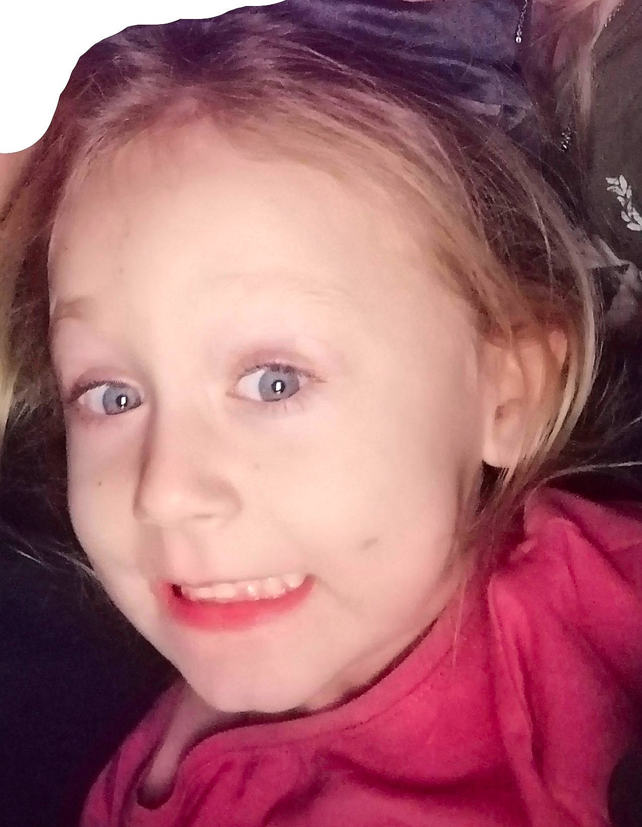 Maelys a rejoint le concours — aidez-le/la à gagner de superbes lots ! cheek, chin, cool, ear, eyebrow, eyelash, flash_photography, forehead, hairstyle, happy, iris, jaw, lip, mouth, neck, nose, outerwear, person, pink, skin