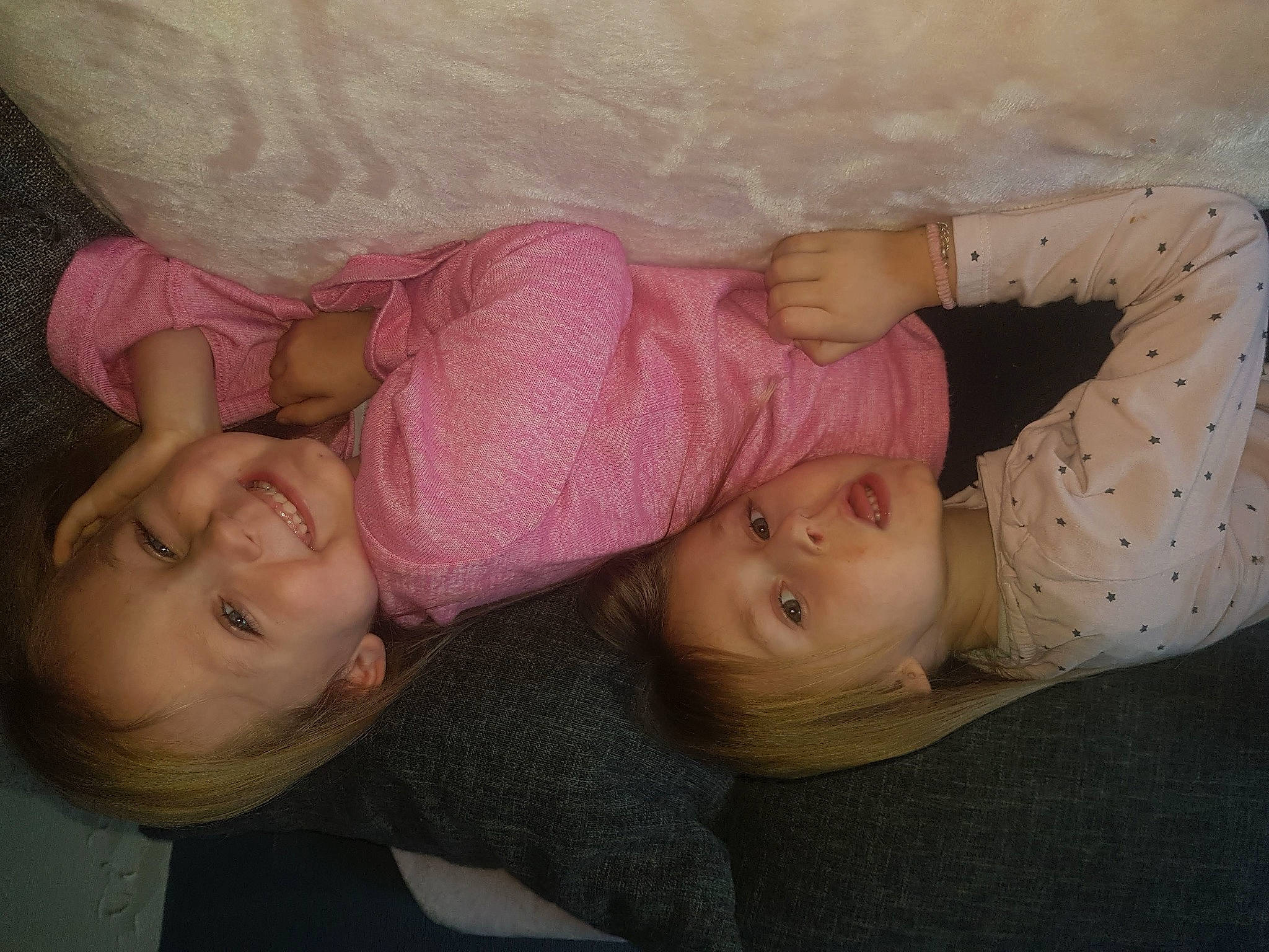 Maelys participe au concours pour gagner de l'argent avec cette photo : arm, baby_toddler_clothing, cheek, child, comfort, facial_expression, finger, gesture, hand, human_body, iris, joy, lip, mammal, mouth, nose, person, pink, skin, smile