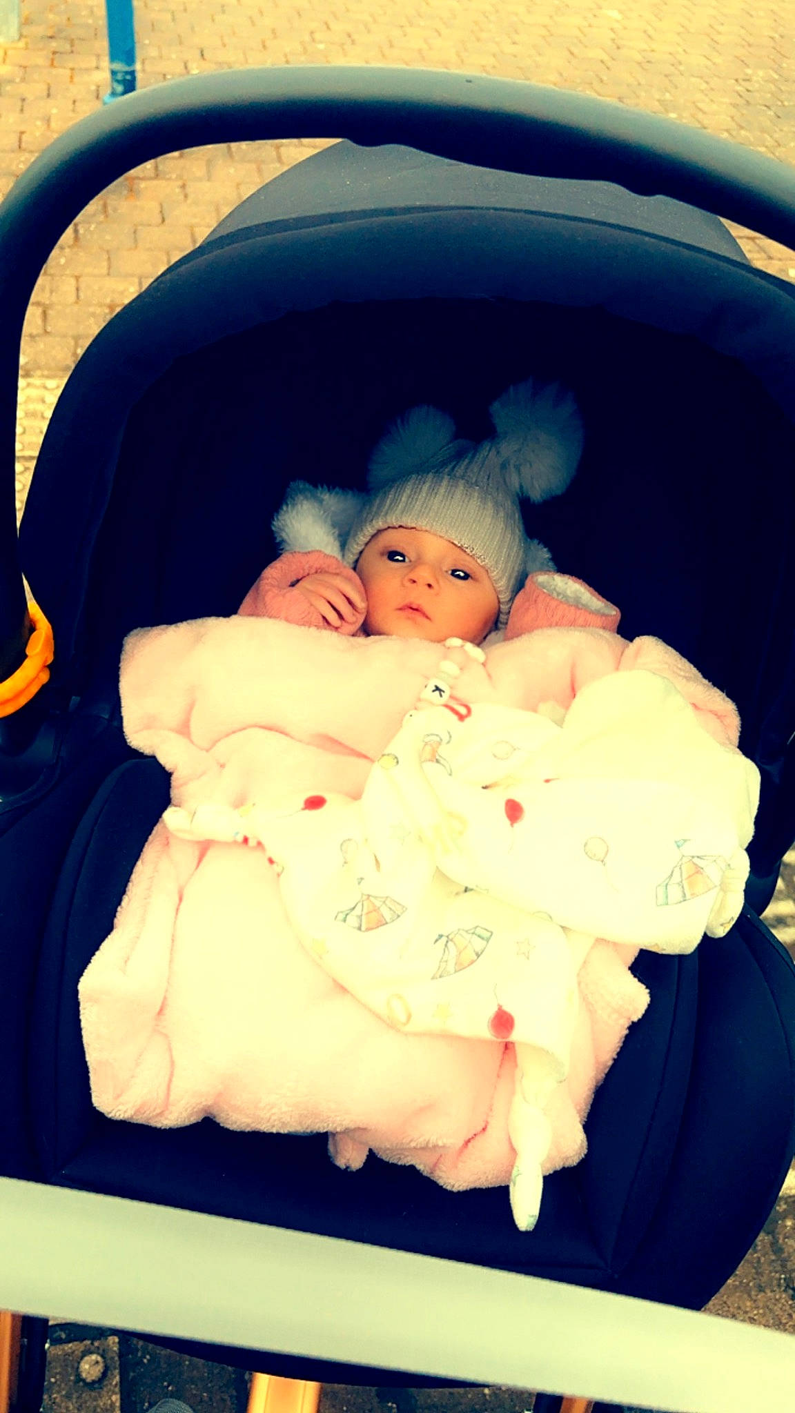 Kailly participe au concours pour gagner de l'argent avec cette photo : baby, baby_products, baby_safety, baby_sleeping, baby_toddler_clothing, bedtime, cheek, child, chin, comfort, iris, linens, nap, person, room, sitting, skin, sleep, textile, tints_and_shades