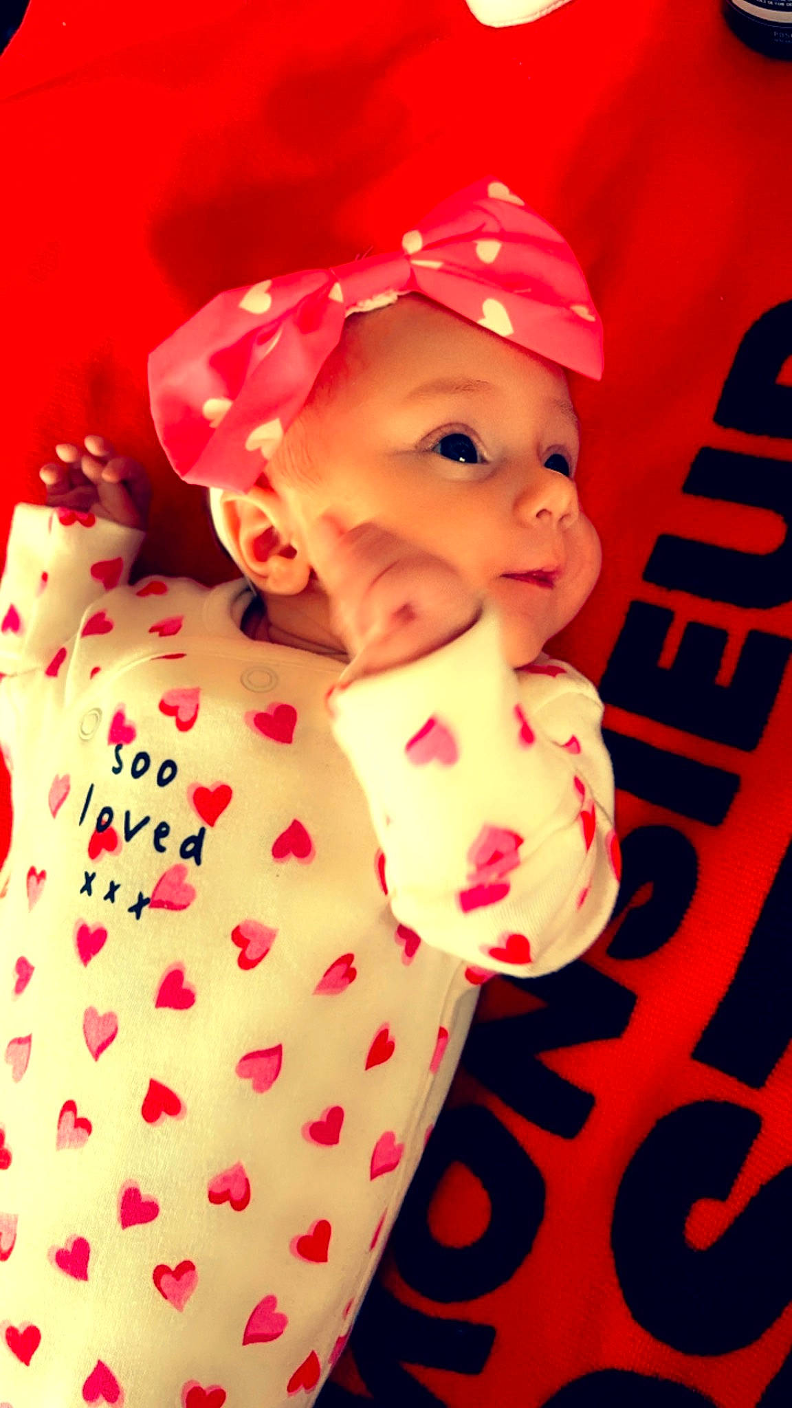 Kailly a rejoint le concours — aidez-le/la à gagner de superbes lots ! baby, baby_products, baby_toddler_clothing, cap, carmine, cheek, child, collar, fashion_accessory, happy, hat, headwear, lip, magenta, pattern, person, pink, polka_dot, portrait_photography, sleeve