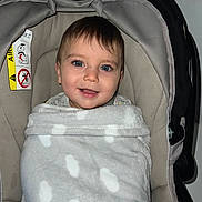 Hugo participe au concours pour gagner de l'argent avec cette photo : baby, bed, blanket, cradle, crib, cushion, face, furniture, happy, head, homedecor, infantbed, newborn, person, photography, portrait, smile, stroller, transportation, vehicle
