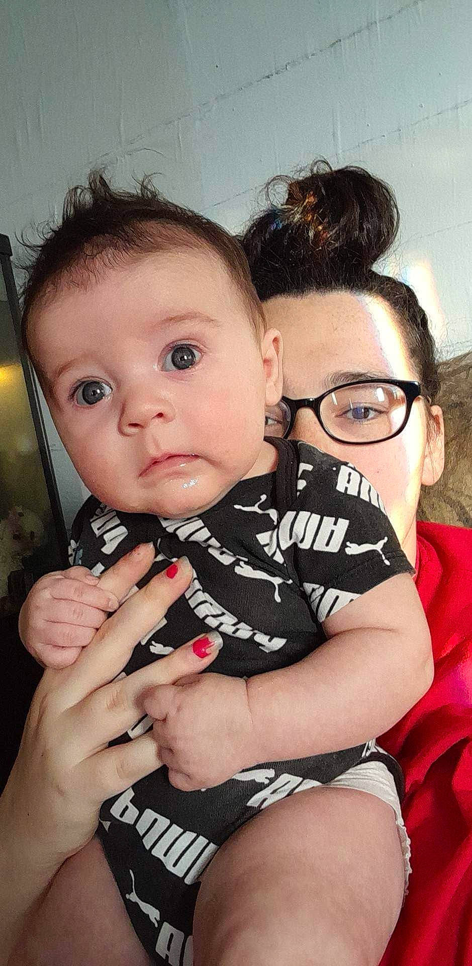 Eliana is registered to the contest to win money with this photo: cheek, chin, ear, eye, eyebrow, eyelash, facial_expression, finger, flash_photography, gesture, hair, hand, happy, human, iris, lip, mouth, nose, person, skin