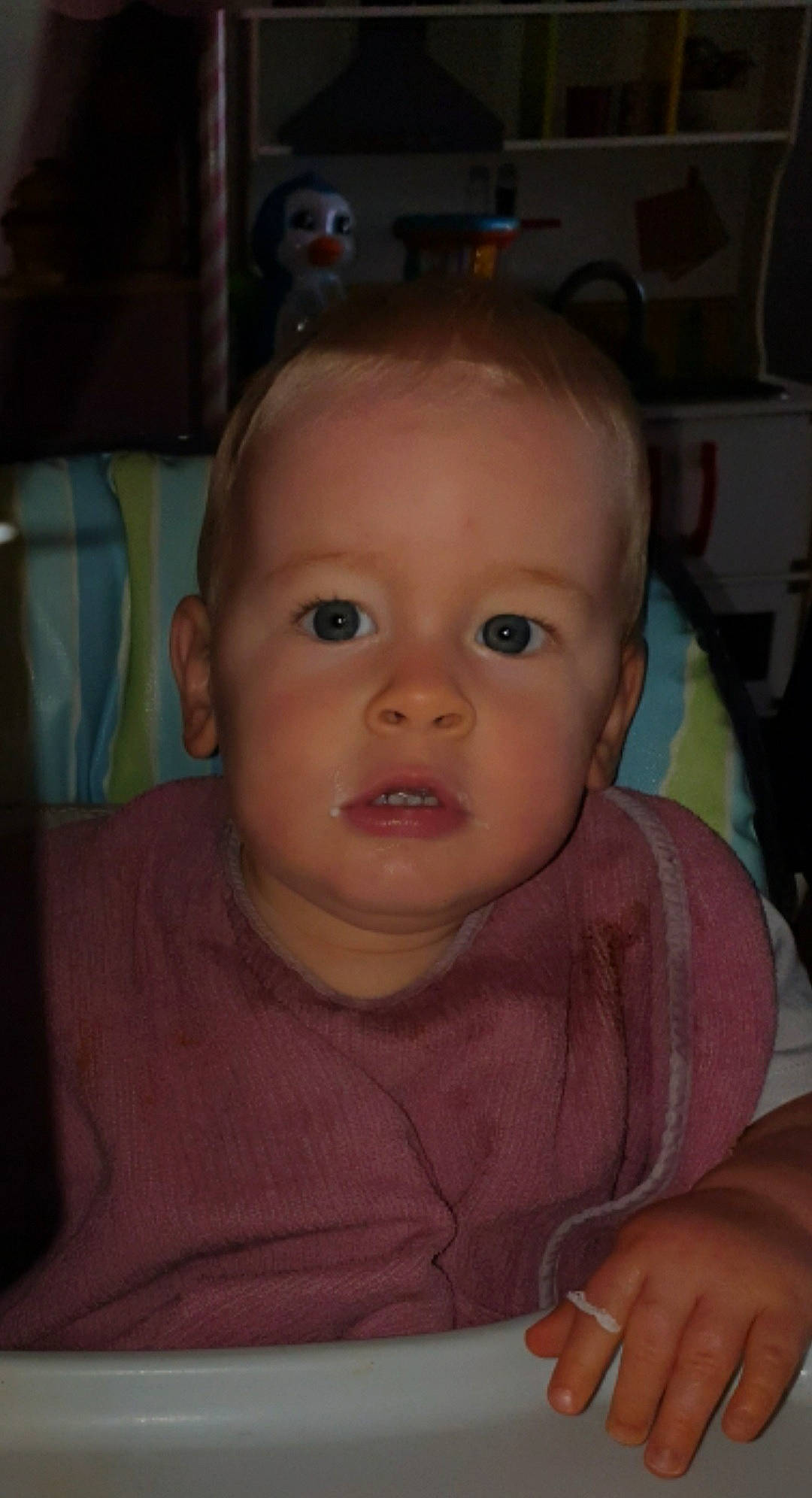 Tom a rejoint le concours — aidez-le/la à gagner de superbes lots ! baby, cheek, chin, ear, eyebrow, eyelash, facial_expression, finger, forehead, gesture, iris, lip, mammal, mouth, nose, people, person, skin, smile, thumb