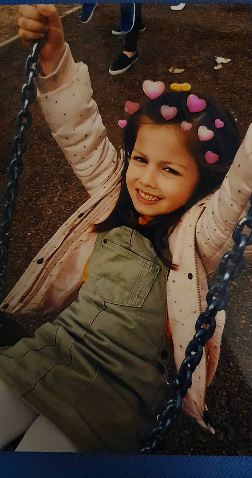 Esila a rejoint le concours — aidez-le/la à gagner de superbes lots ! child, child_model, cool, fawn, joy, long_hair, person, smile