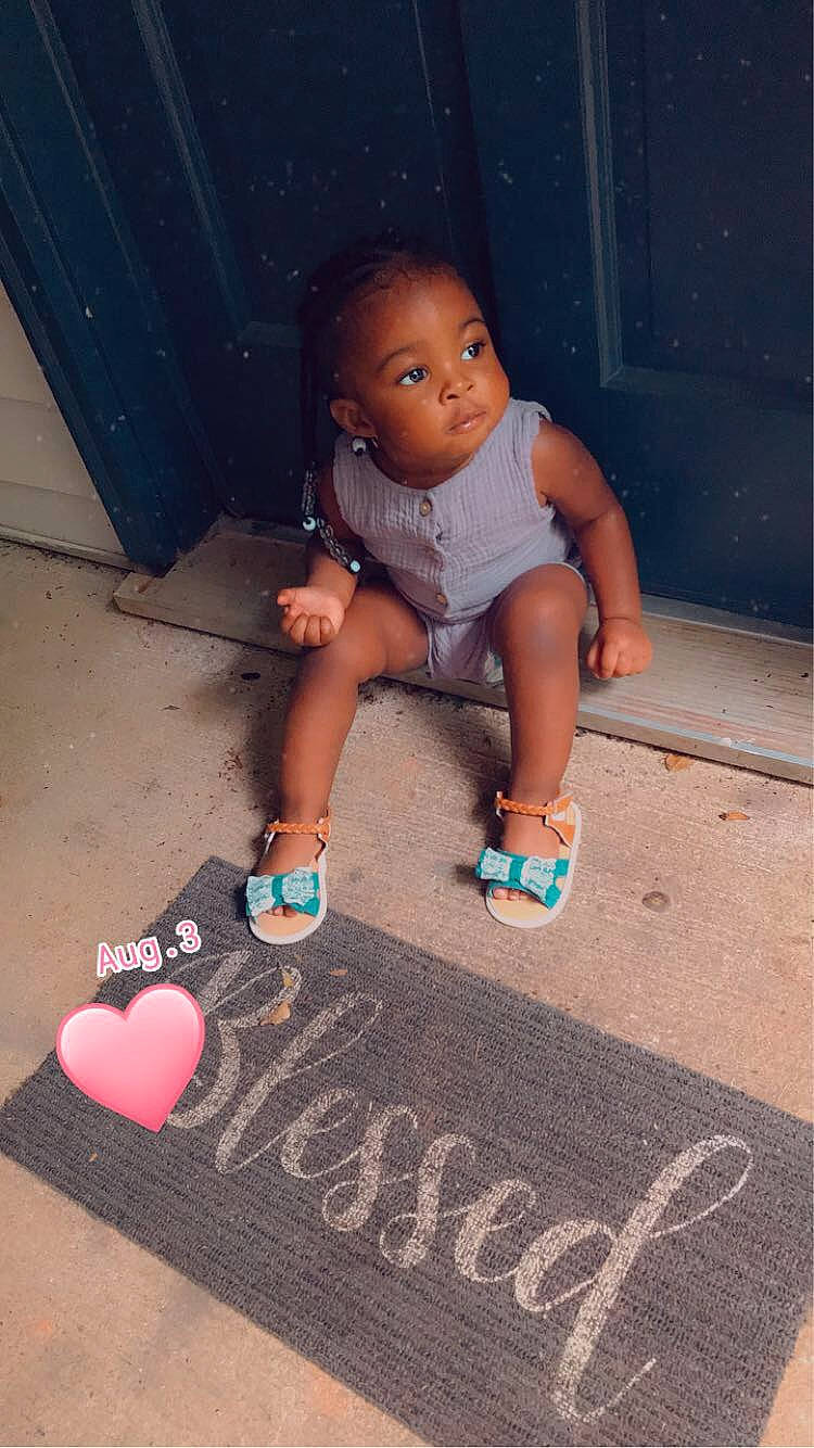 Kamiya is registered to the contest to win money with this photo: art, asphalt, baby, baby_toddler_clothing, child, concrete, floor, flooring, foot, fun, human_leg, leisure, person, pink, play, road_surface, shoe, t_shirt, thigh, toddler