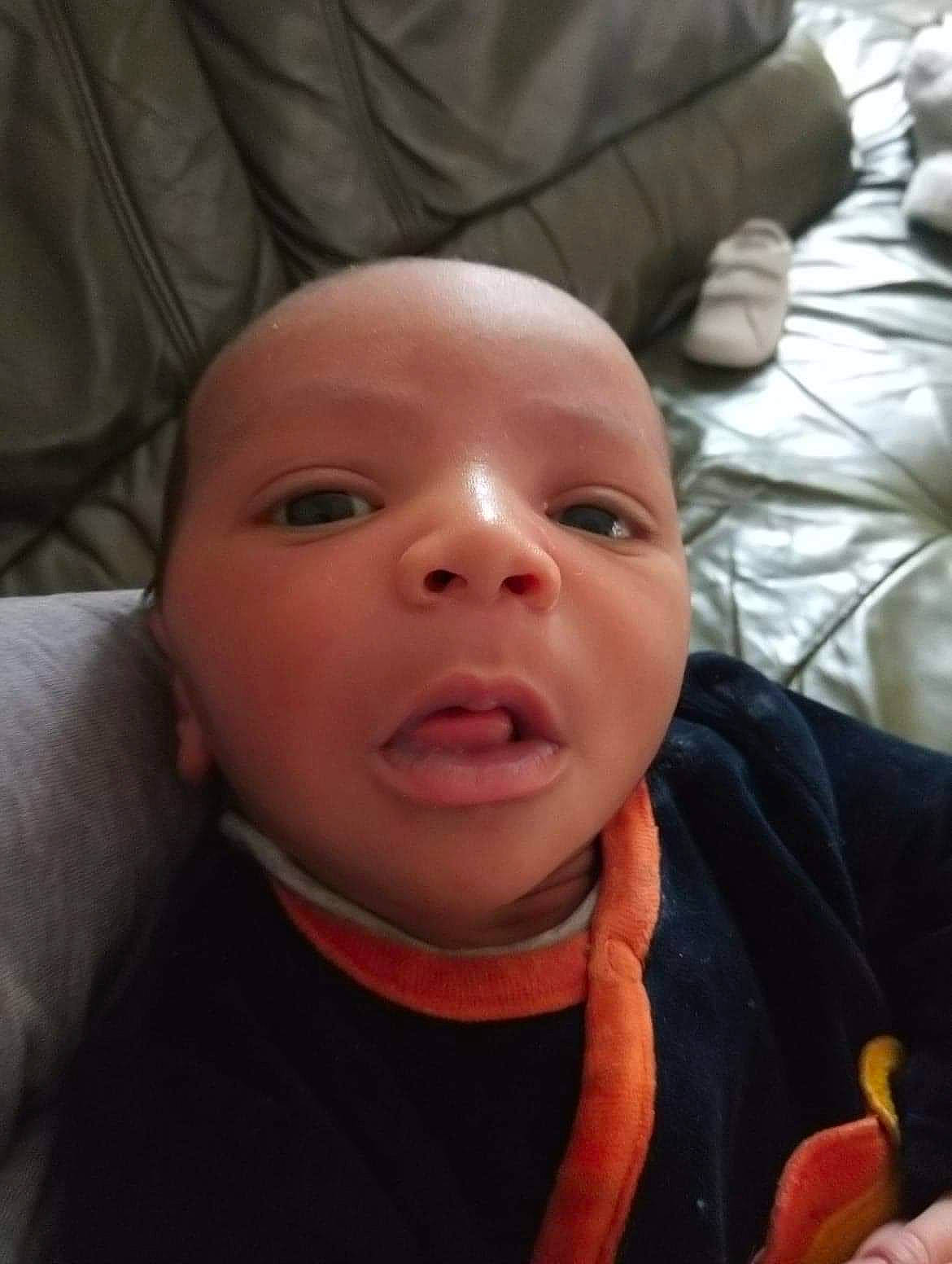 Christ participe au concours pour gagner de l'argent avec cette photo : baby, cheek, child, comfort, eyebrow, eyelash, finger, forehead, gesture, happy, jaw, linens, lip, mouth, nail, nose, person, skin, smile, thumb