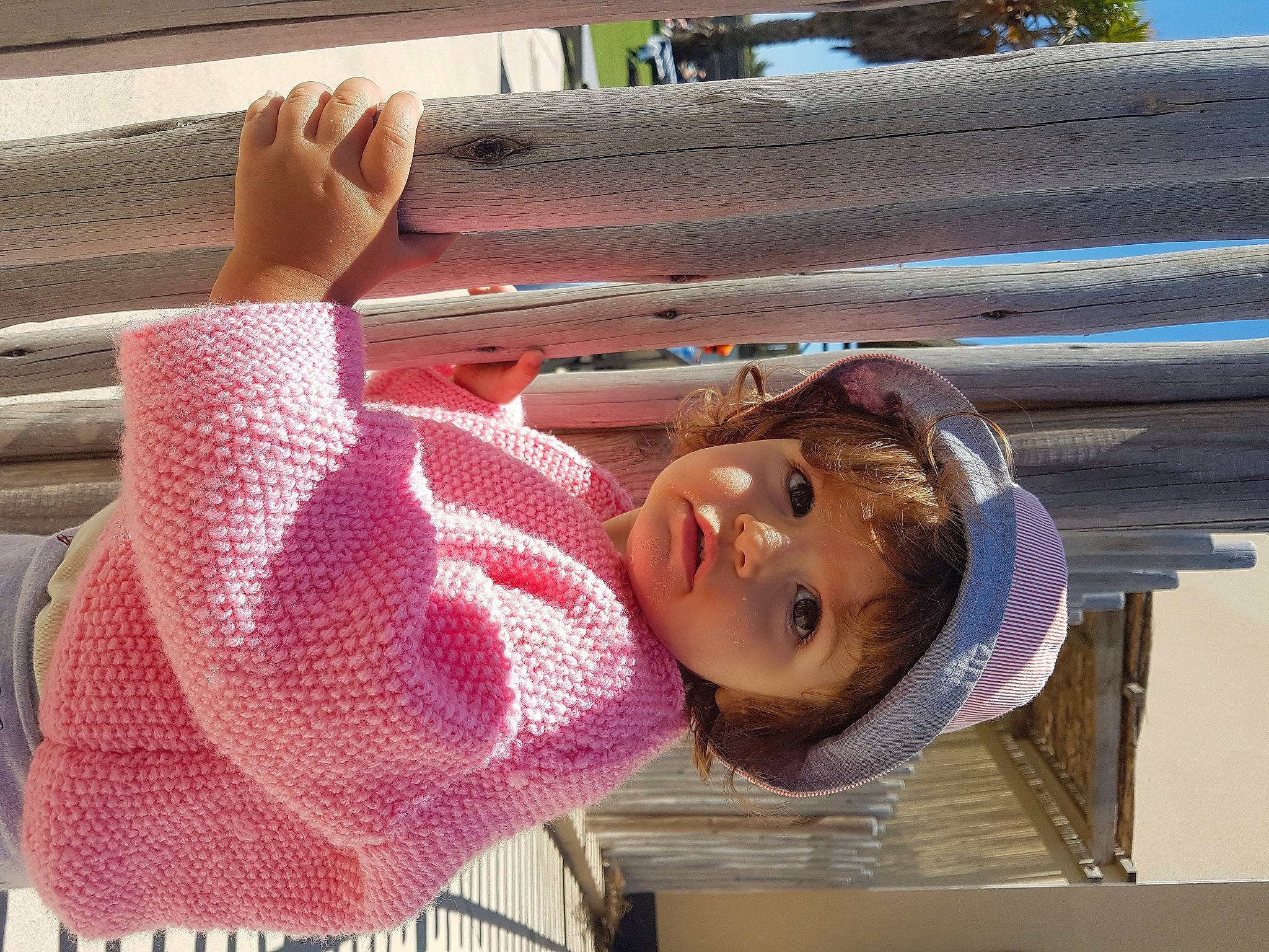 Agathe a rejoint le concours — aidez-le/la à gagner de superbes lots ! child, chin, elbow, fashion_accessory, fun, gesture, happy, hat, headgear, leisure, magenta, pattern, person, sleeve, smile, toddler, travel, vacation, white, wood