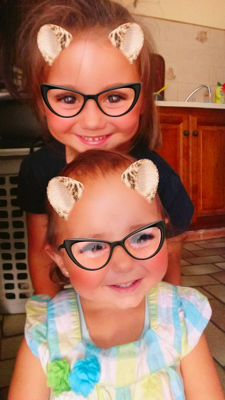 Iliana participe au concours pour gagner de l'argent avec cette photo : cheek, child, cool, ear, eye, eyebrow, eyewear, face, forehead, fun, glasses, hair, head, joy, lip, nose, person, selfie, skin, smile