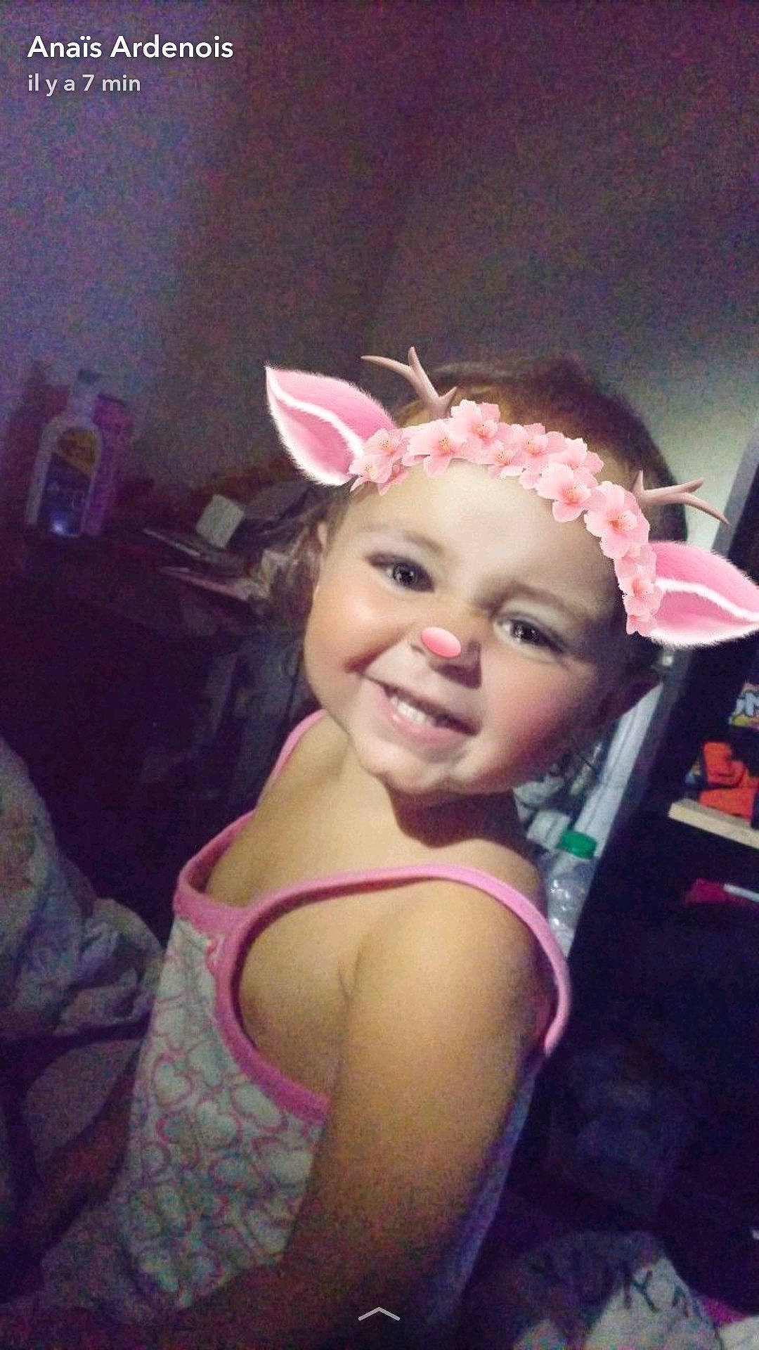 Lexia participe au concours pour gagner de l'argent avec cette photo : cheek, child, ear, eye, eyebrow, face, forehead, fun, hair_accessory, head, headband, headgear, headpiece, human_body, joy, nose, organ, person, pink, selfie