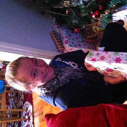 Shai is registered to the contest to win money with this photo: