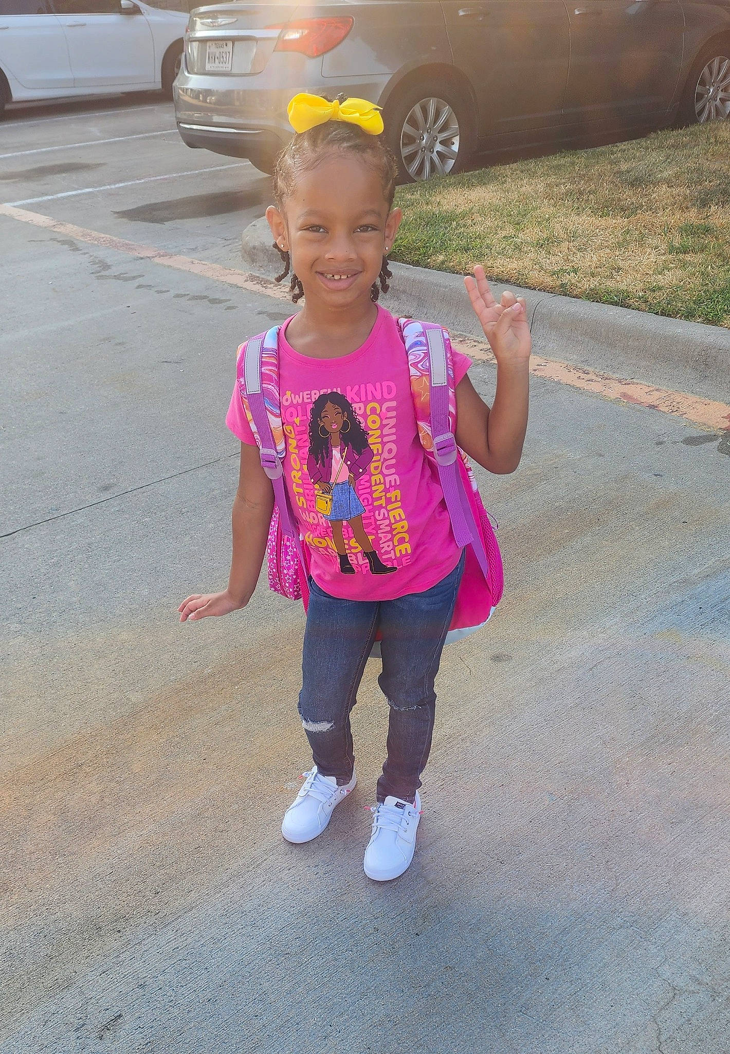 Lyrik is registered to the contest to win money with this photo: asphalt, automotive_exterior, automotive_lighting, automotive_tire, car, grass, happy, joy, leisure, motor_vehicle, parking, person, road, road_surface, sidewalk, smile, t_shirt, tire, toddler, vehicle_door