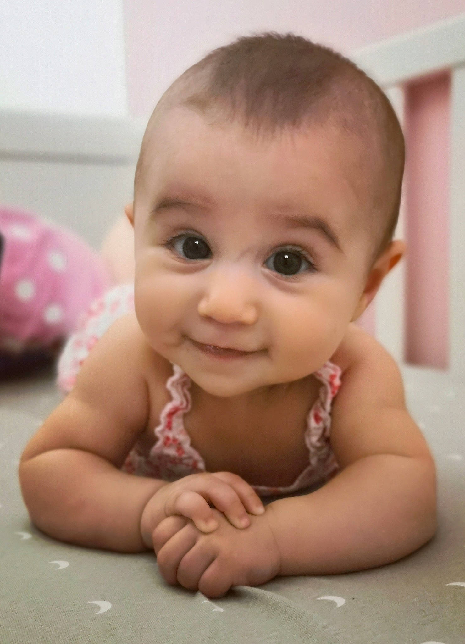 Catalina participe au concours pour gagner de l'argent avec cette photo : baby, cheek, chest, chin, eyebrow, facial_expression, finger, forehead, gesture, hand, happy, human_body, iris, lip, mouth, nose, person, skin, smile, toddler