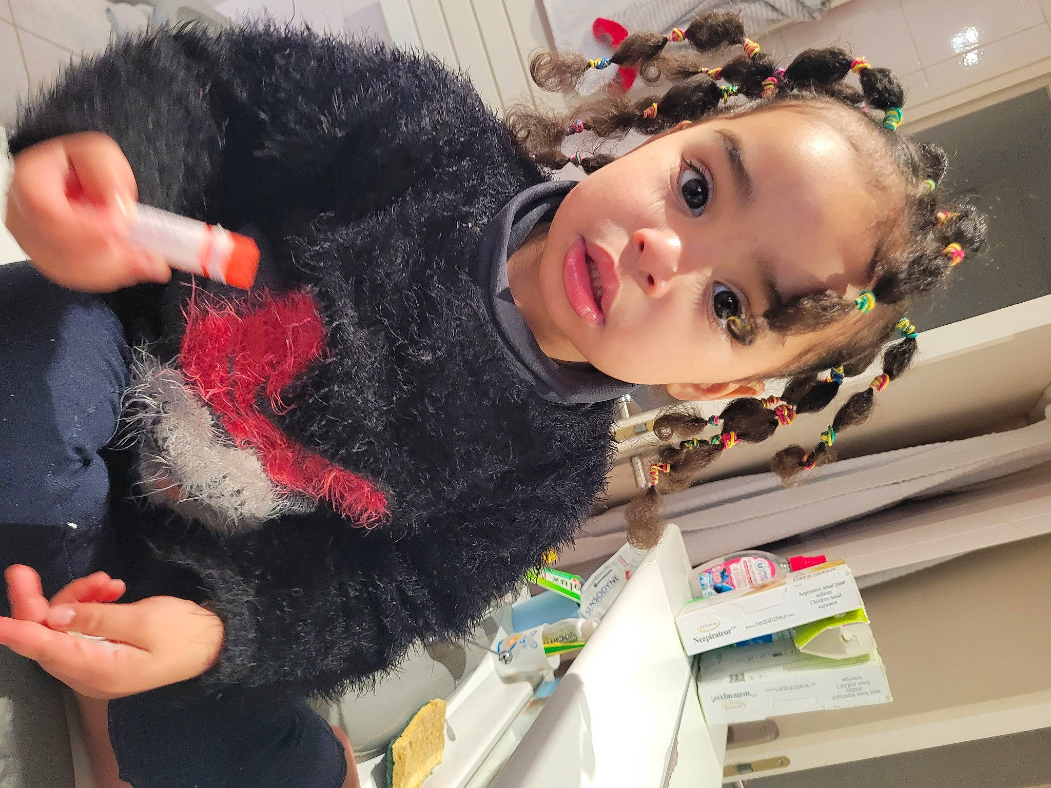 Océane a rejoint le concours — aidez-le/la à gagner de superbes lots ! black_hair, costume, doll, eyelash, eyewear, fashion_accessory, fashion_design, flooring, fun, fur, fur_clothing, hairstyle, nail, person, plush, selfie, skin, stuffed_toy, thumb, toy